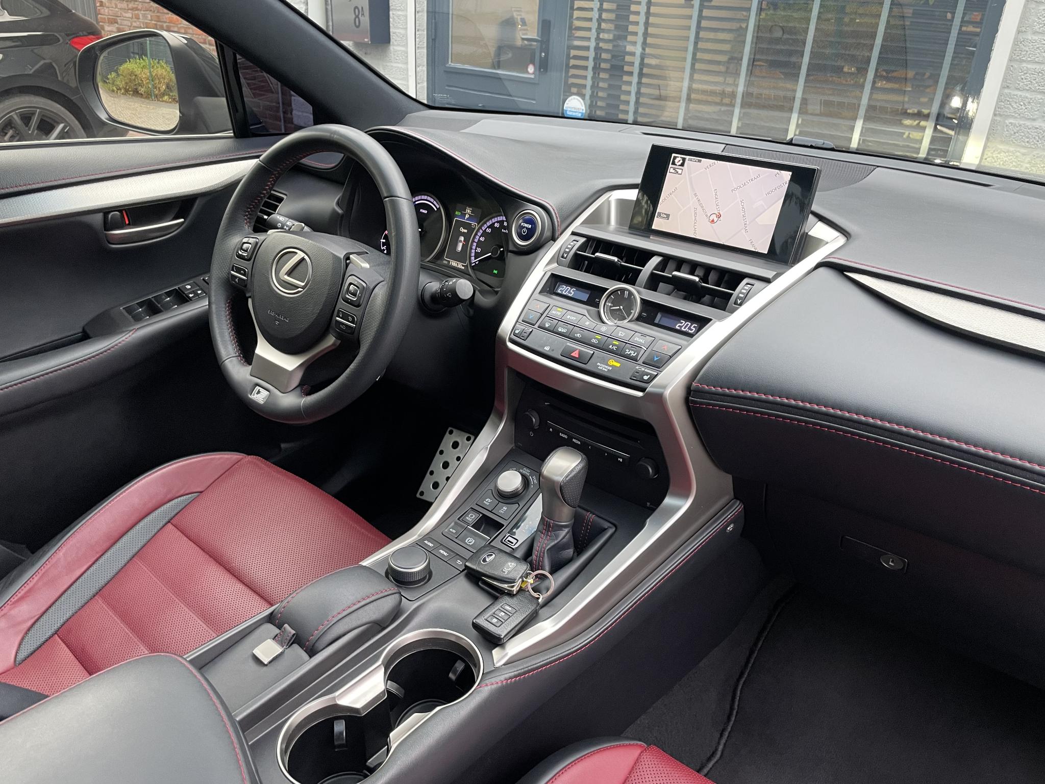 Foto van Lexus Lexus Nx300h