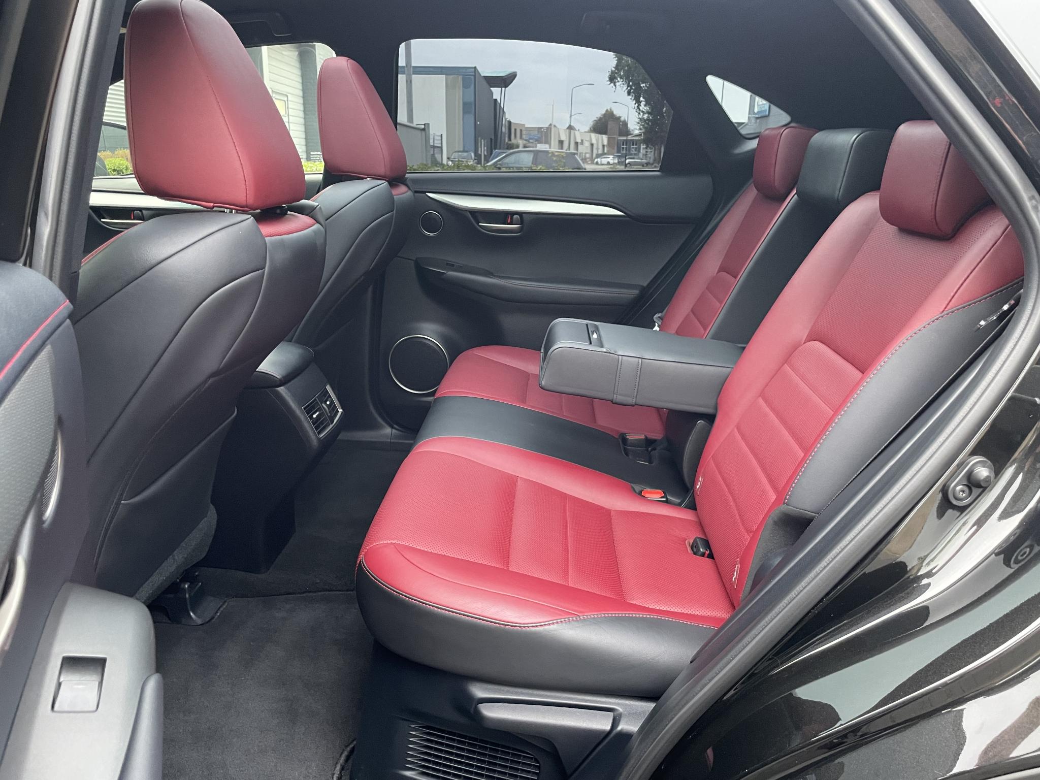 Foto van Lexus Lexus Nx300h