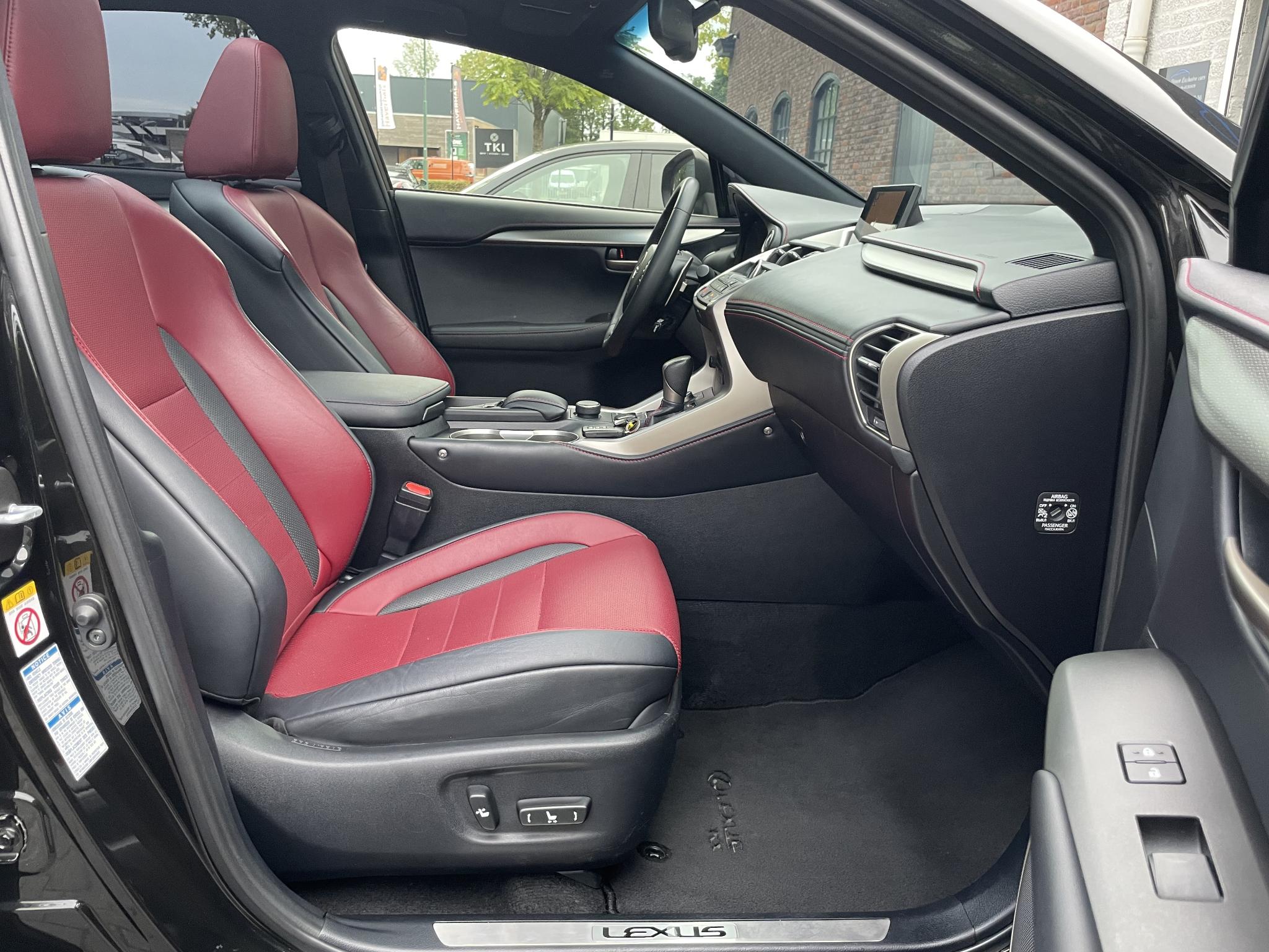 Foto van Lexus Lexus Nx300h