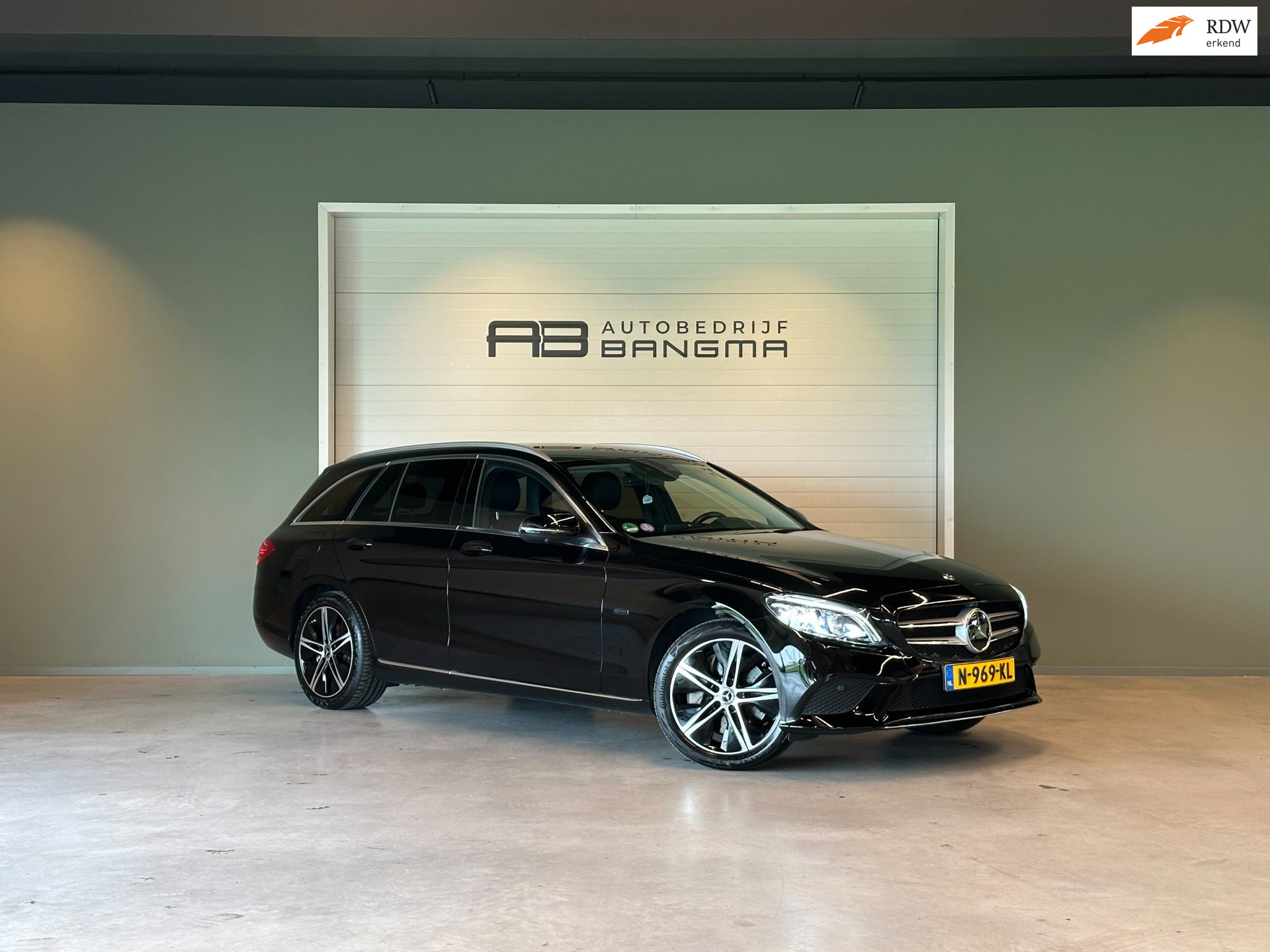Mercedes-Benz C 300 E 300e PLUG IN HYBRIDE AUTOMAAT PREMIUM PLUS PACK|85.621 km NAP|DEALER ONDERHOUDEN|incl. nieuwe APK+OH 2020 - voorkant