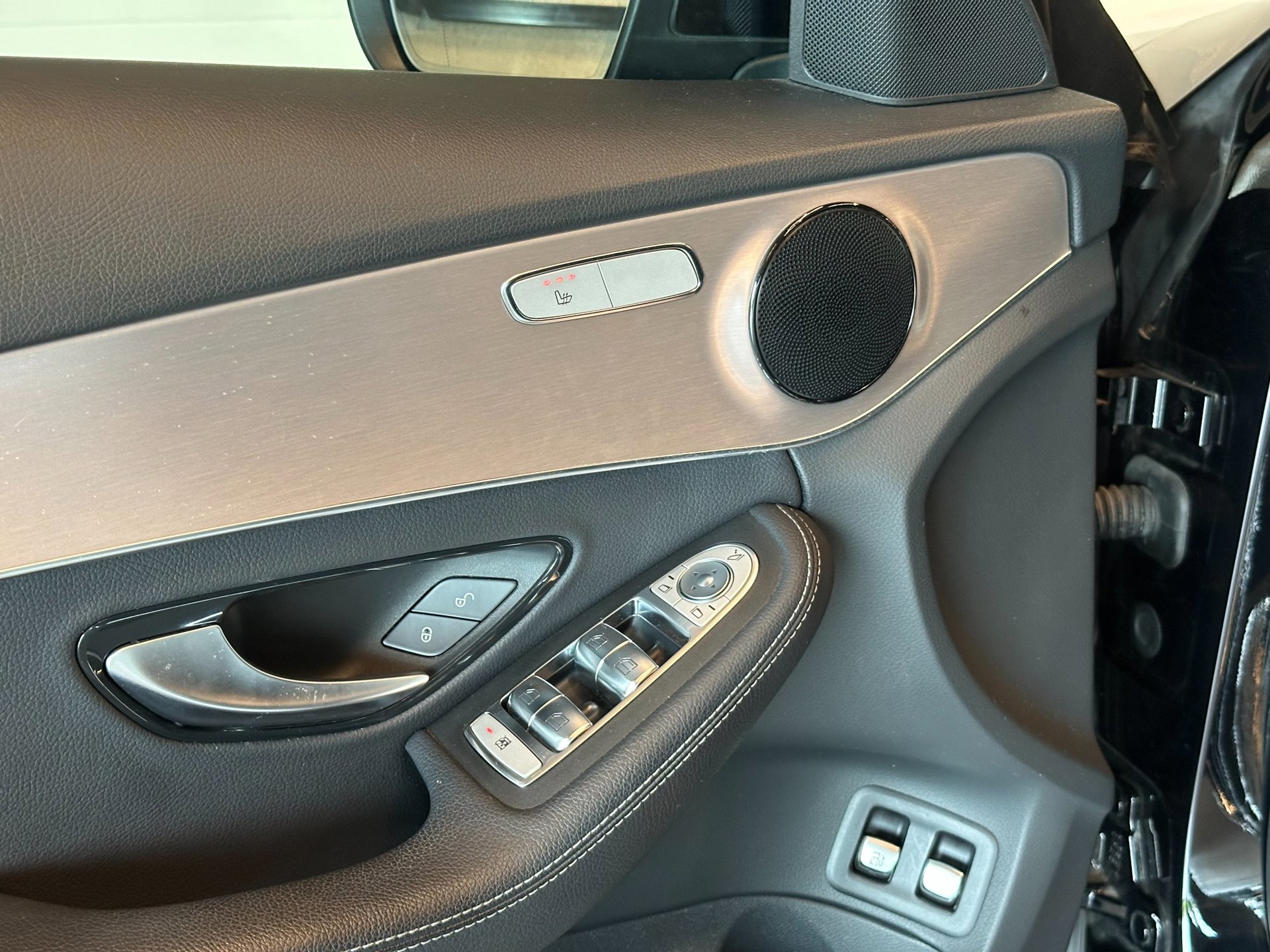 Foto van Mercedes-Benz C 300 E