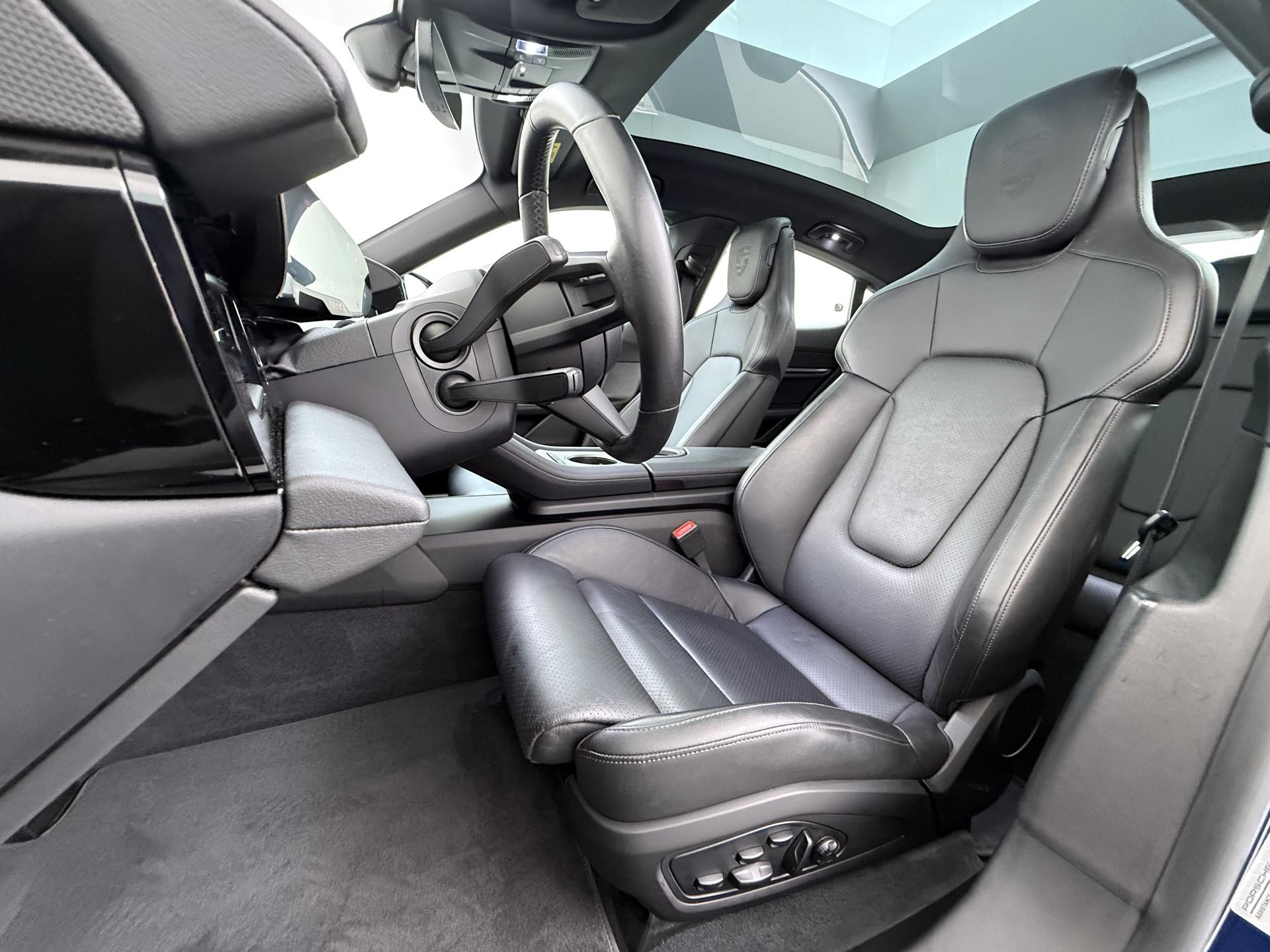 Foto van Porsche Taycan 4s