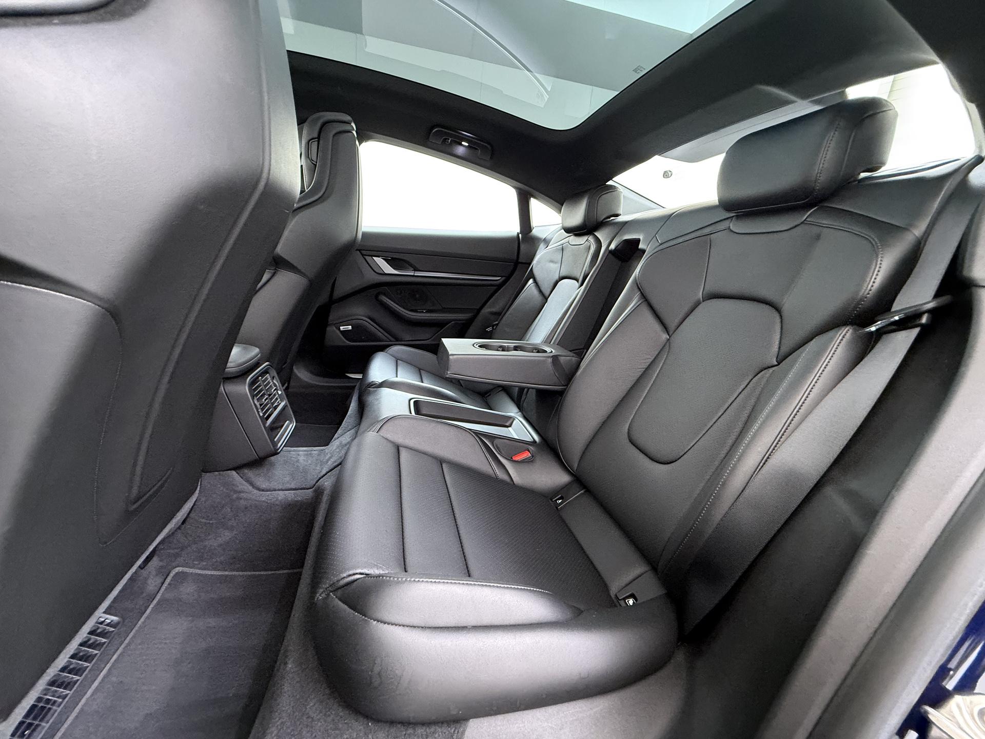Foto van Porsche Taycan 4s