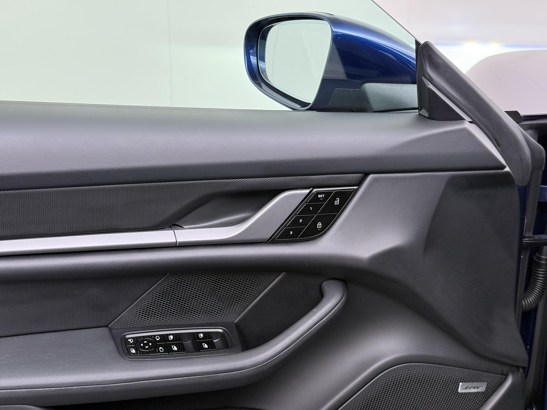 Foto van Porsche Taycan 4s
