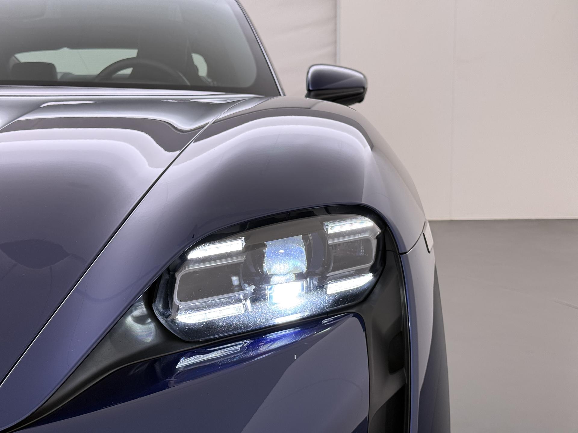 Foto van Porsche Taycan 4s