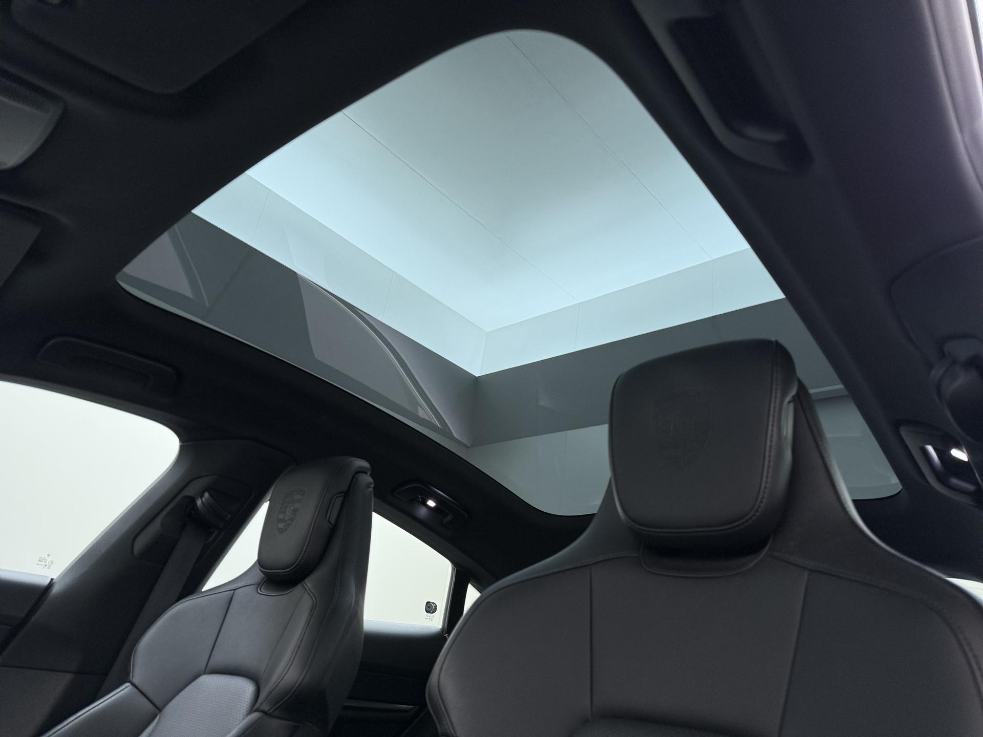 Foto van Porsche Taycan 4s