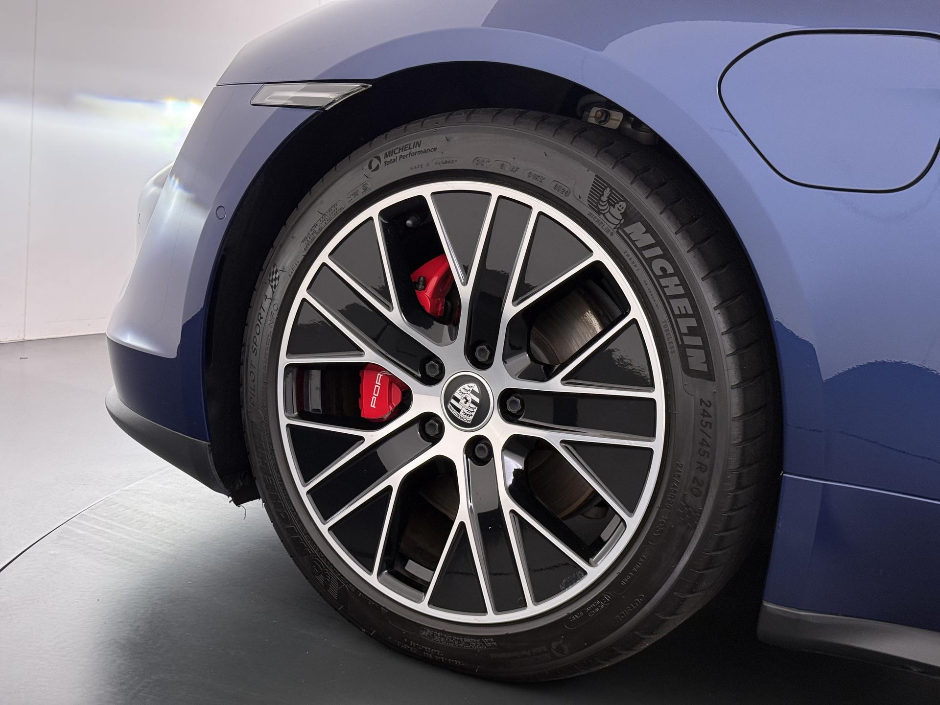 Foto van Porsche Taycan 4s
