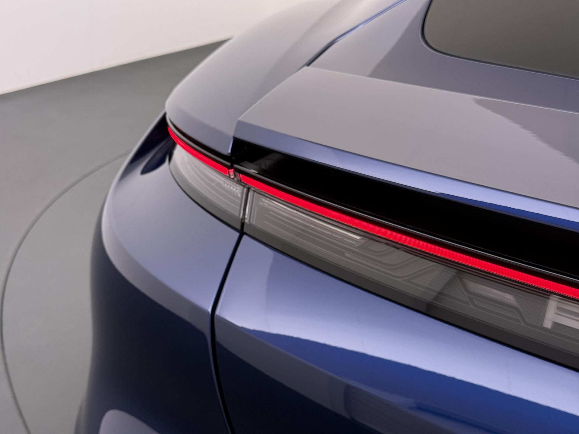 Foto van Porsche Taycan 4s