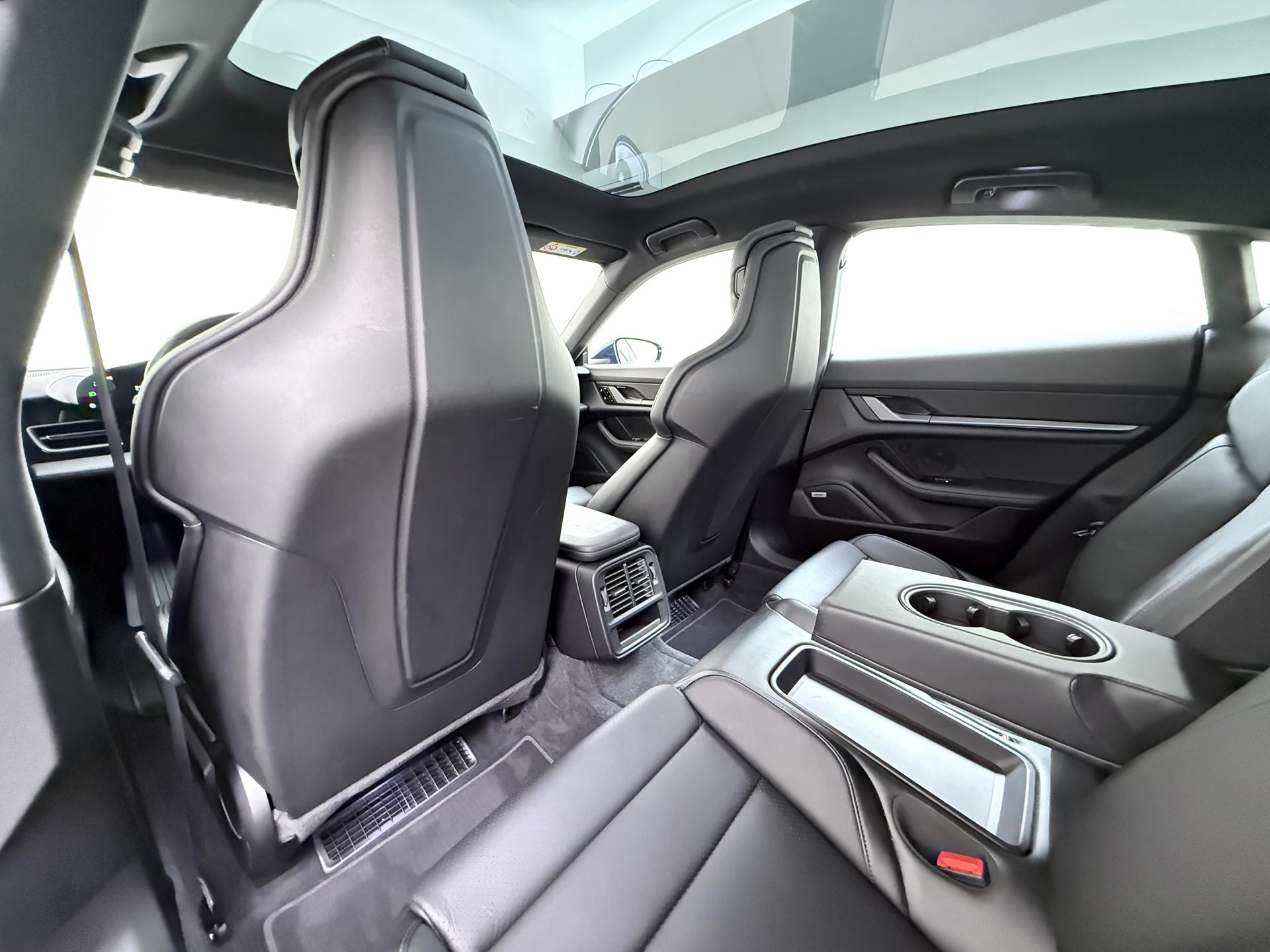 Foto van Porsche Taycan 4s