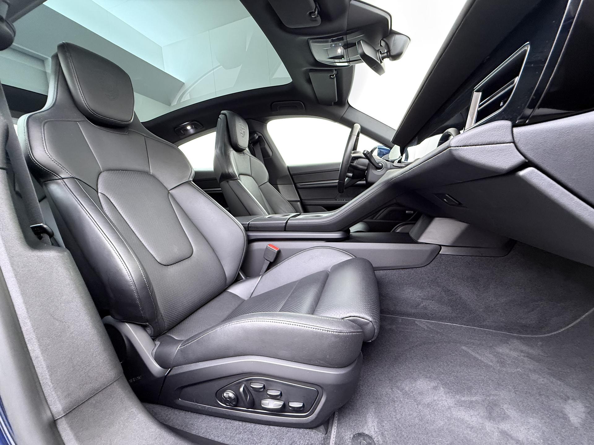 Foto van Porsche Taycan 4s