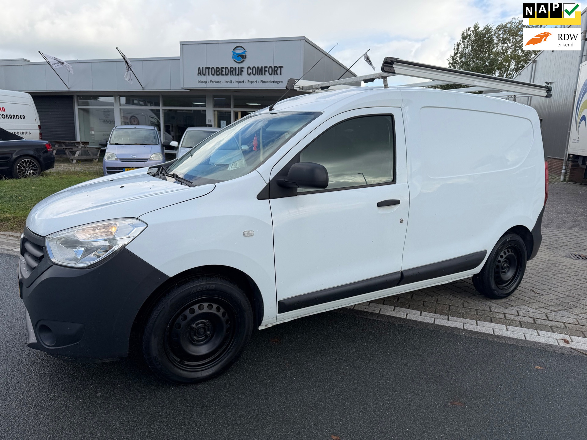 Dacia Dokker 1.5 dCi 75 Ambiance. • IMPERIAAL • 2013 - voorkant