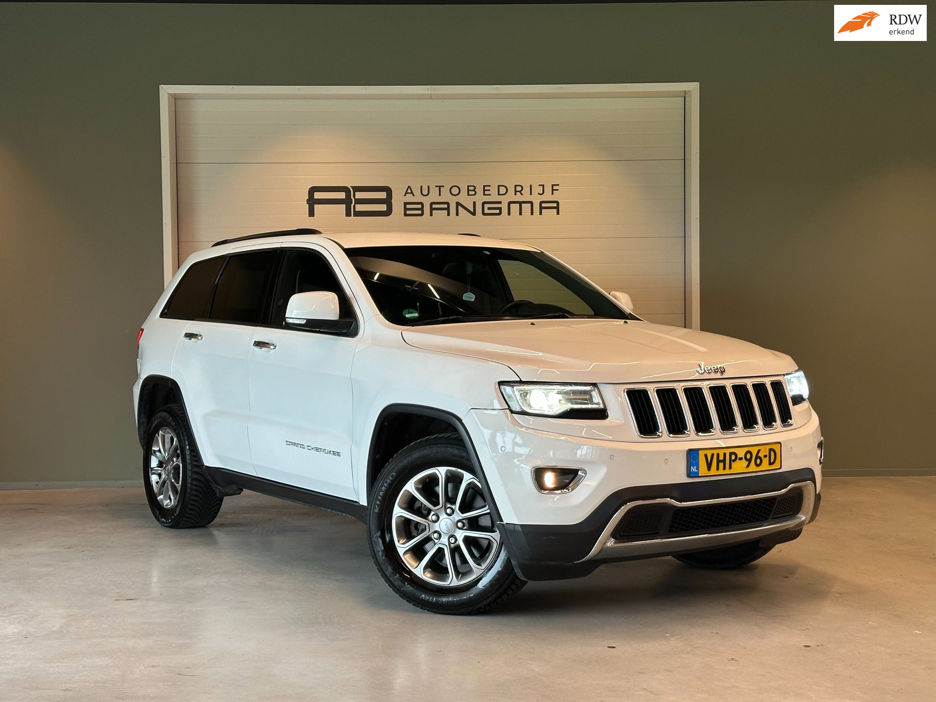 Jeep Grand Cherokee 3.0 CRD V6 AUTOMAAT 4x4 LIMITED-uitv|TREKHAAK|NAVIGATIE|CRUISECONTROL|MEMORY SEATS|LEDER|incl.nwe APK+OH-BEURT 2013 - voorkant
