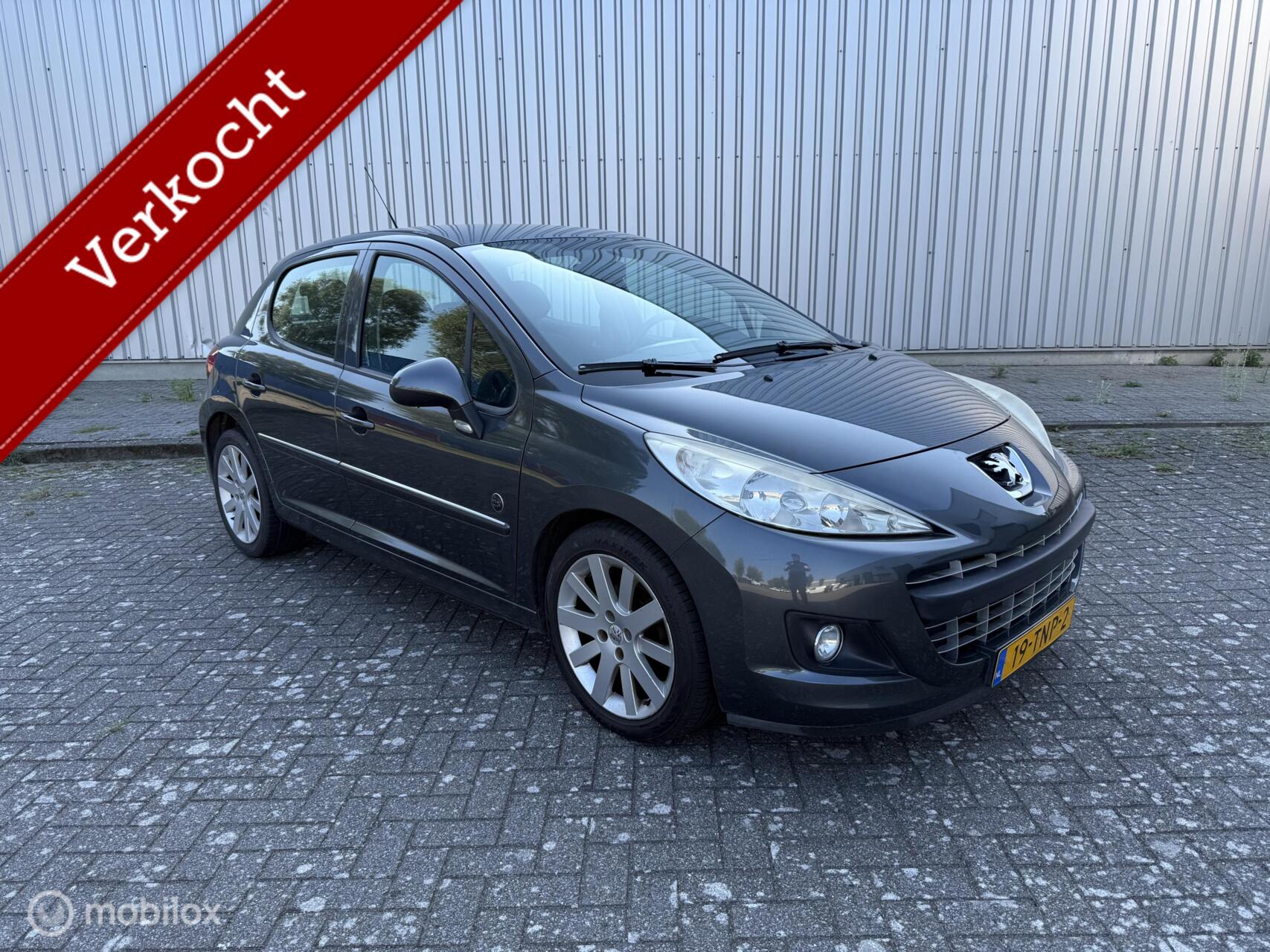Peugeot 207 1.4 VTi Urban Move, Airco, Cruise, trekhaak 2012 - voorkant