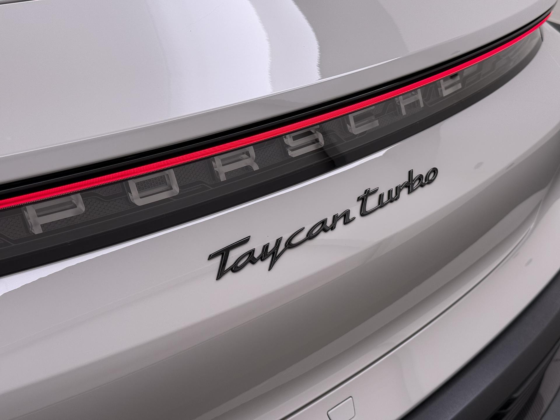 Foto van Porsche Taycan