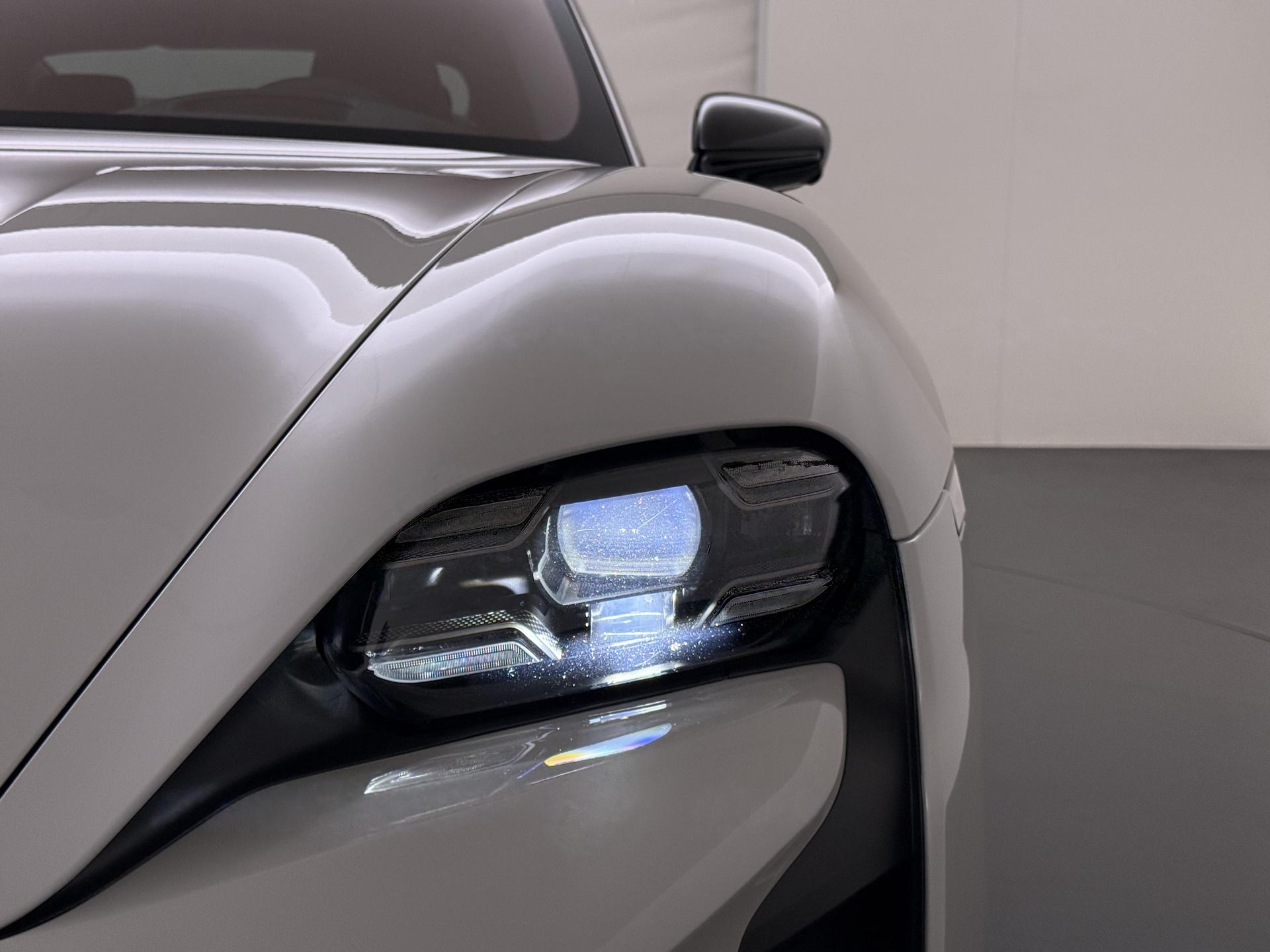 Foto van Porsche Taycan