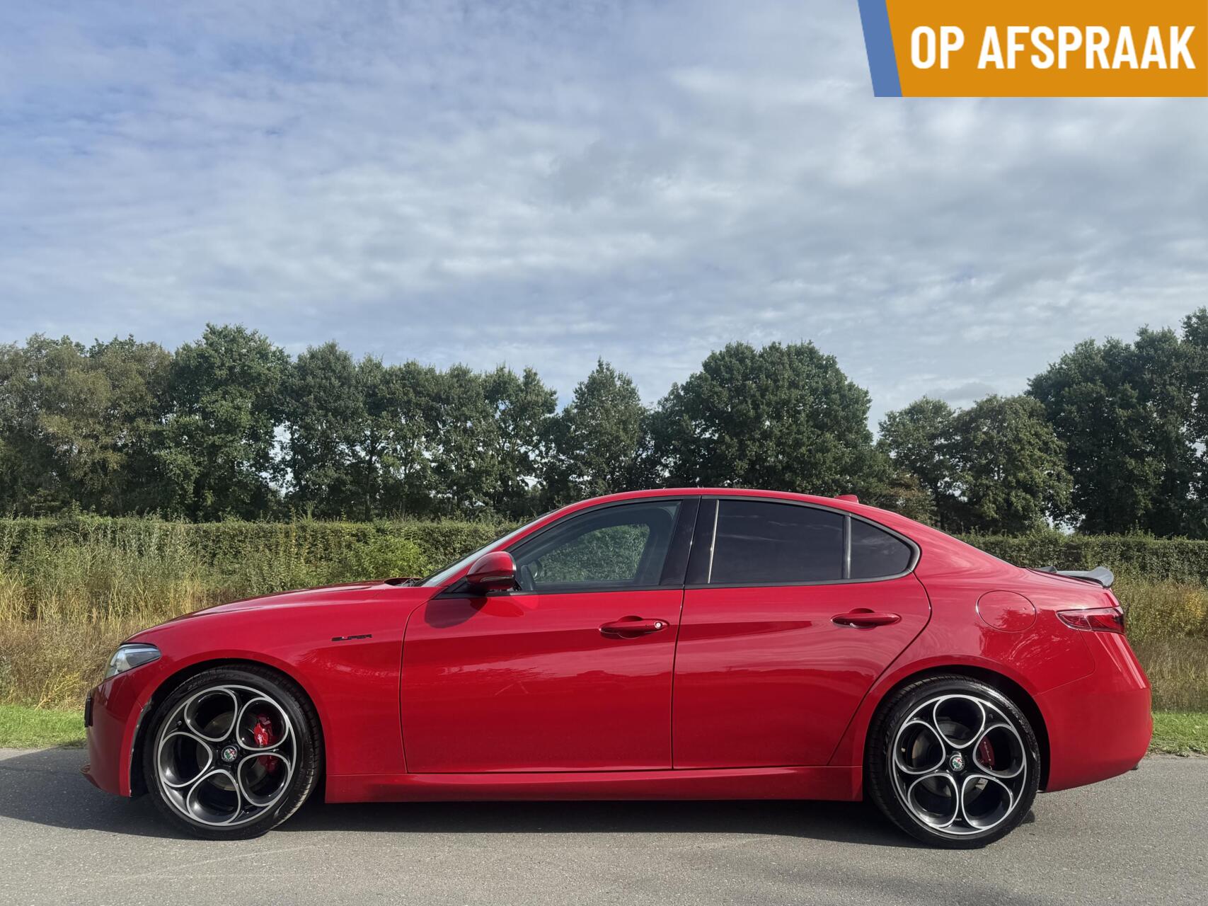 Alfa Romeo Giulia 2.2jtdm, 87dkm, 240pk, 19 inch, flippers 2021 - voorkant