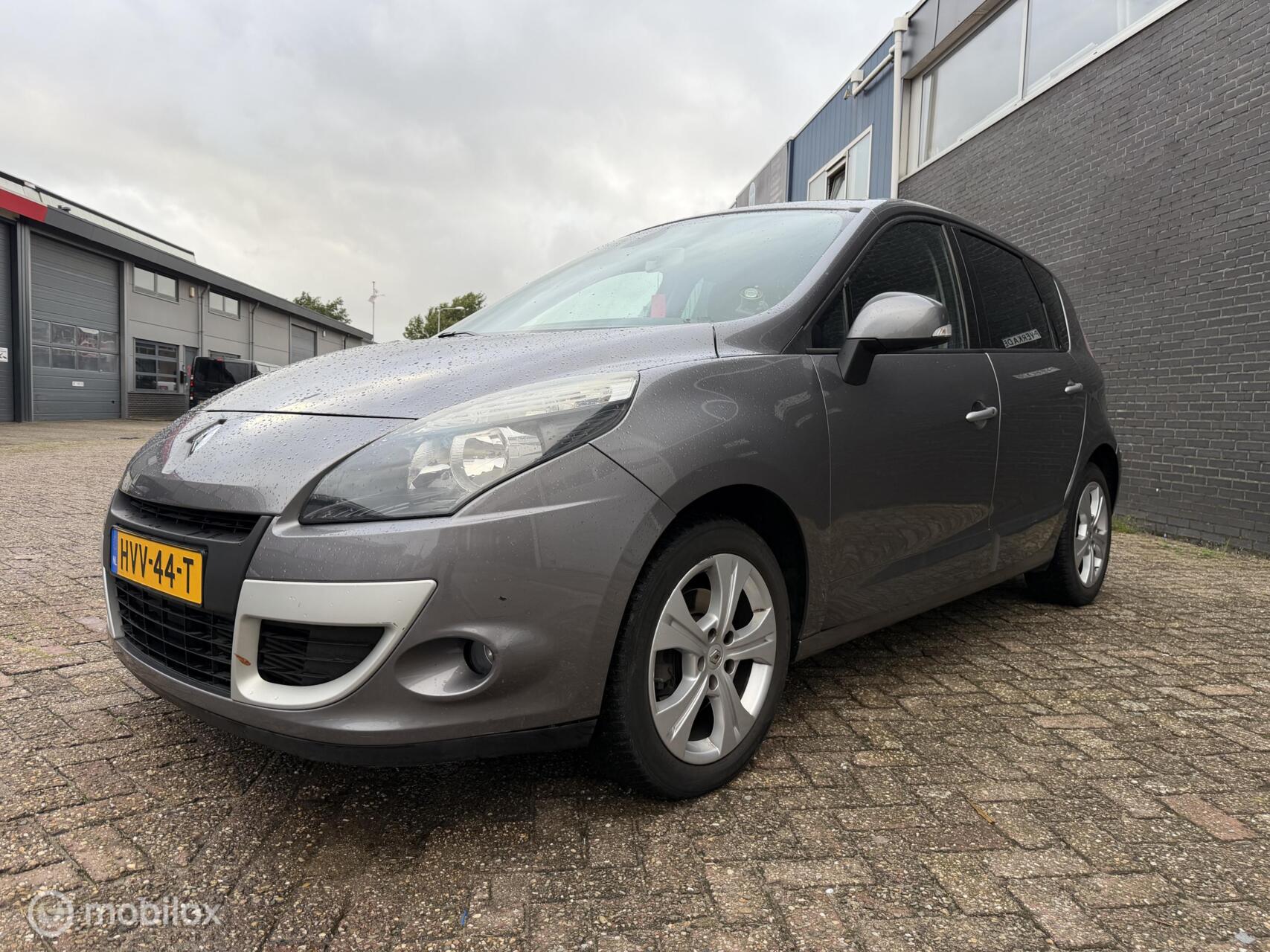 Renault Scenic 1.4 TCE Expression 2010 - voorkant