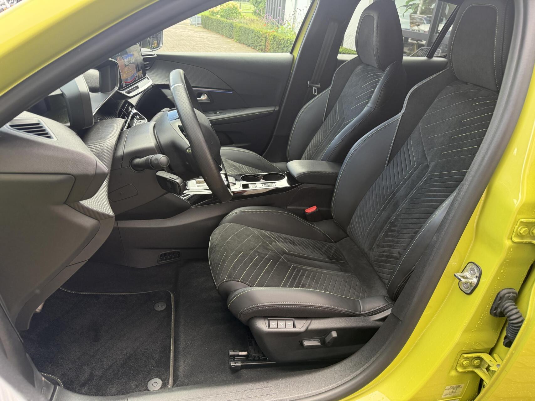 Foto van Peugeot E-208