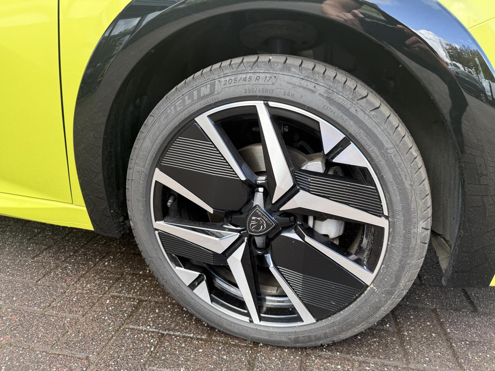 Foto van Peugeot E-208