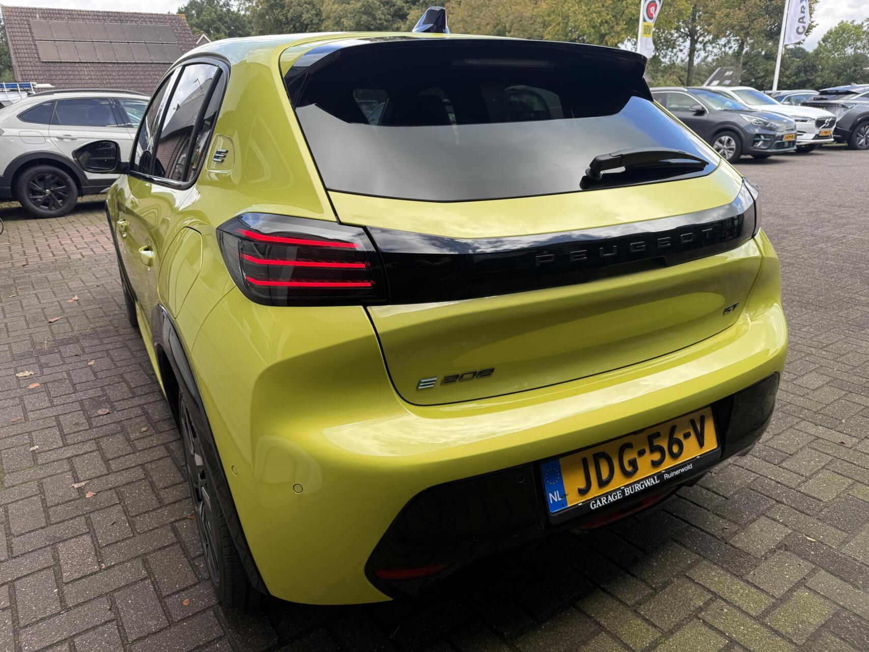 Foto van Peugeot E-208