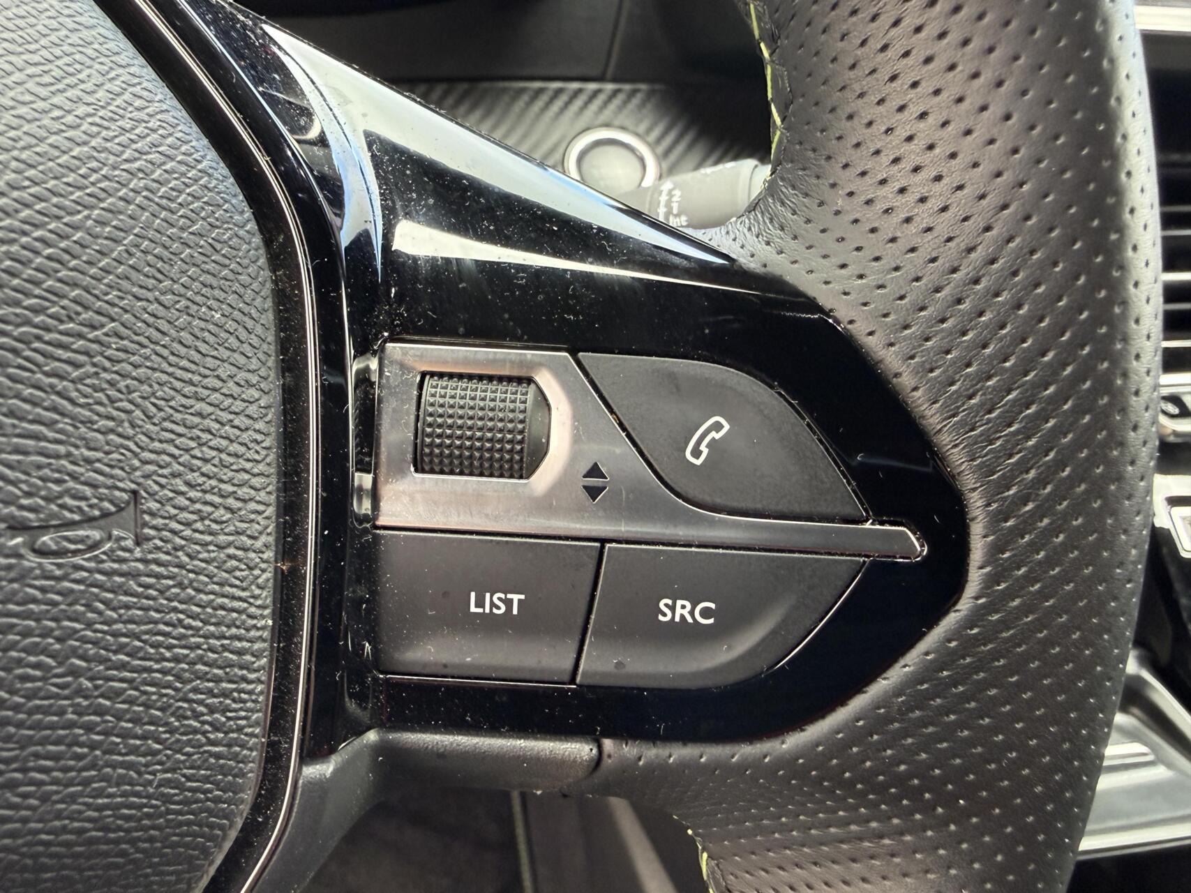 Foto van Peugeot E-208