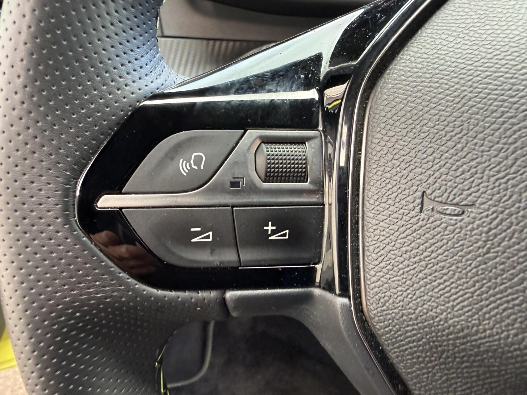 Foto van Peugeot E-208