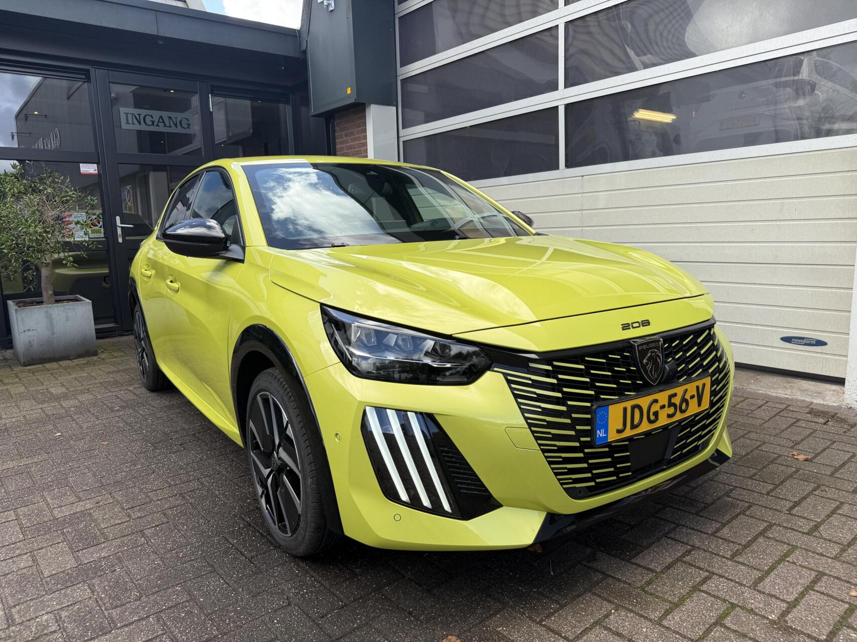 Foto van Peugeot E-208