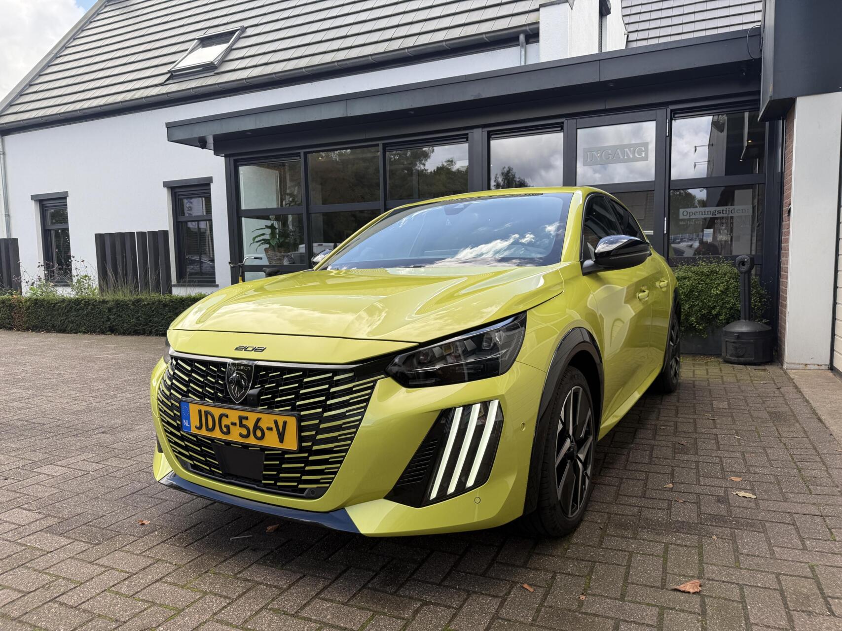 Foto van Peugeot E-208