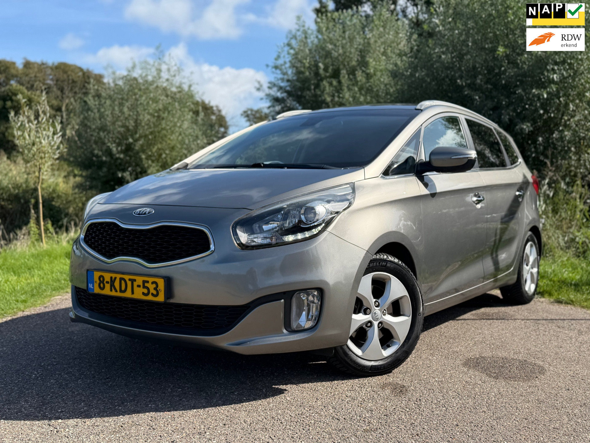 Kia Carens 1.6 GDi Business Pack / 7 Persoons / Perfect onderhouden / Camera / Navi. / LM Velgen / NAP 2013 - voorkant