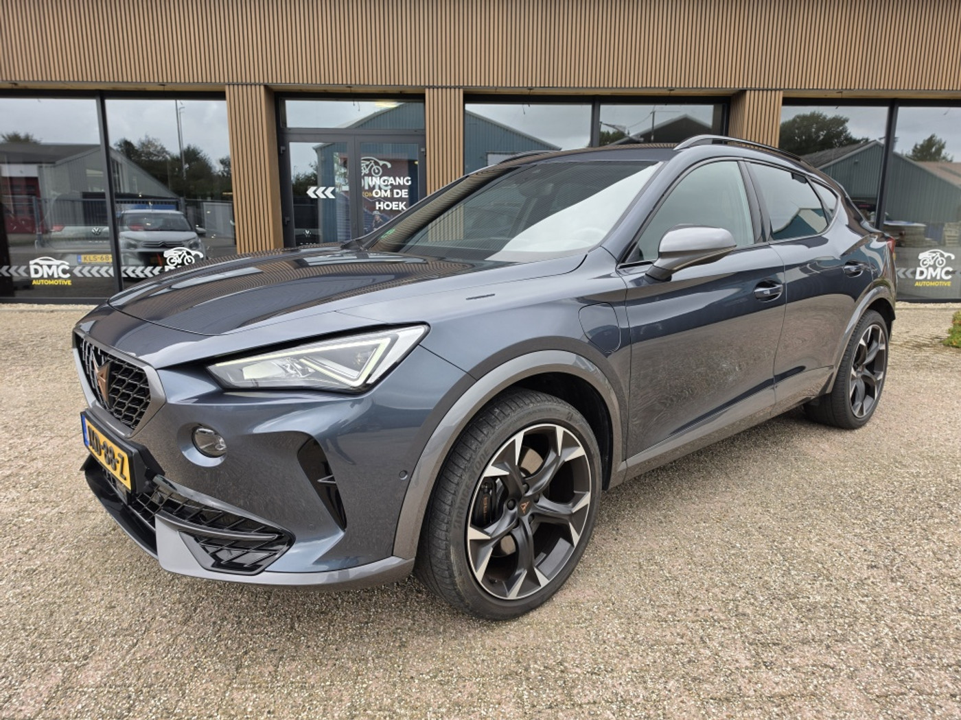 Cupra Formentor Formentor VZ 245pk PHEV | Trekhaak | Dealerstaat 2023 - voorkant