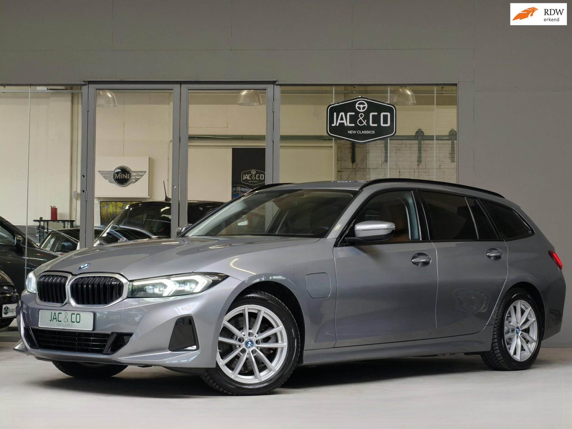 BMW 3-serie Touring 320e Cognac Leder - Dealer onderhouden 2022 - voorkant