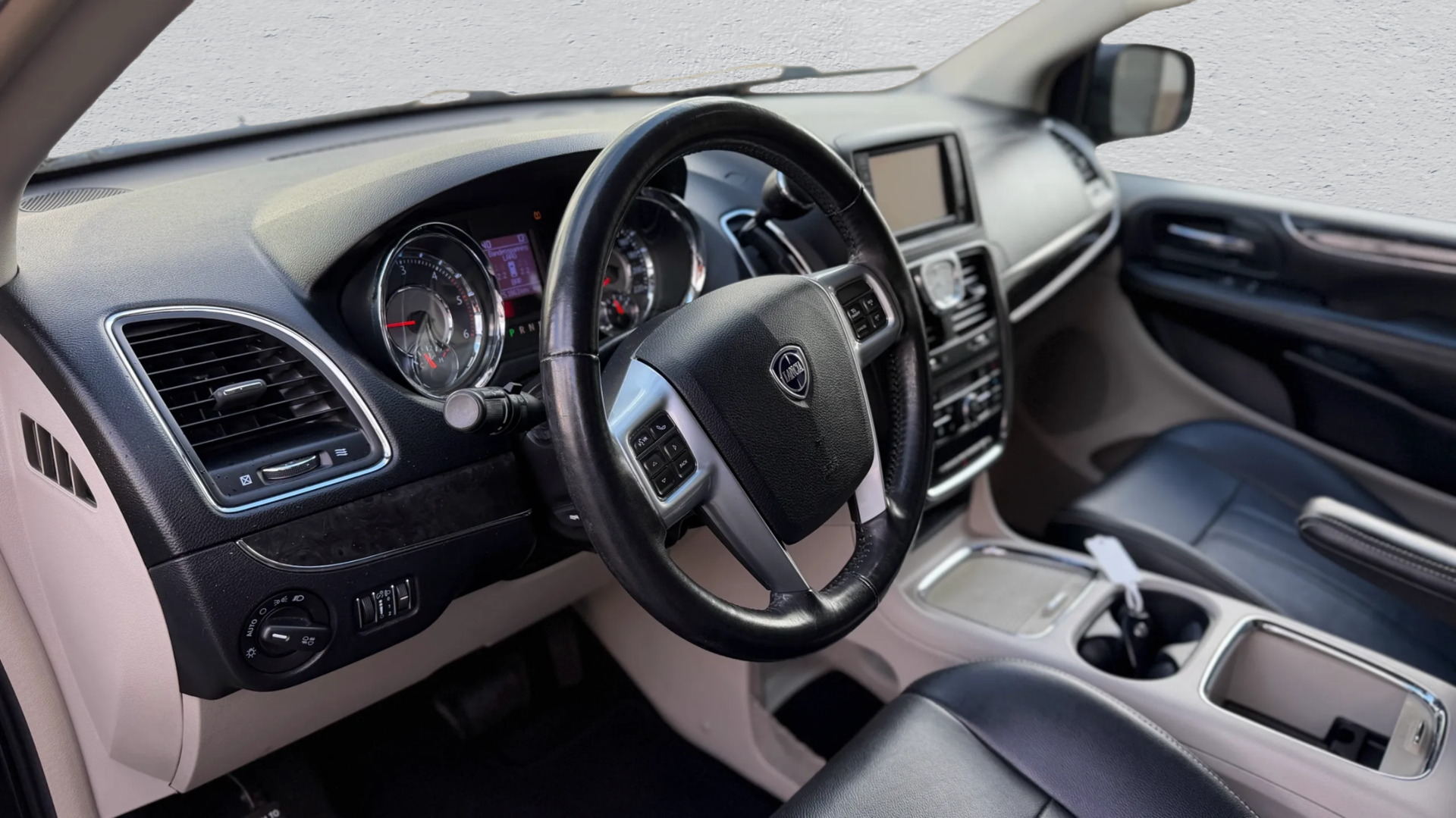 Foto van Lancia Voyager