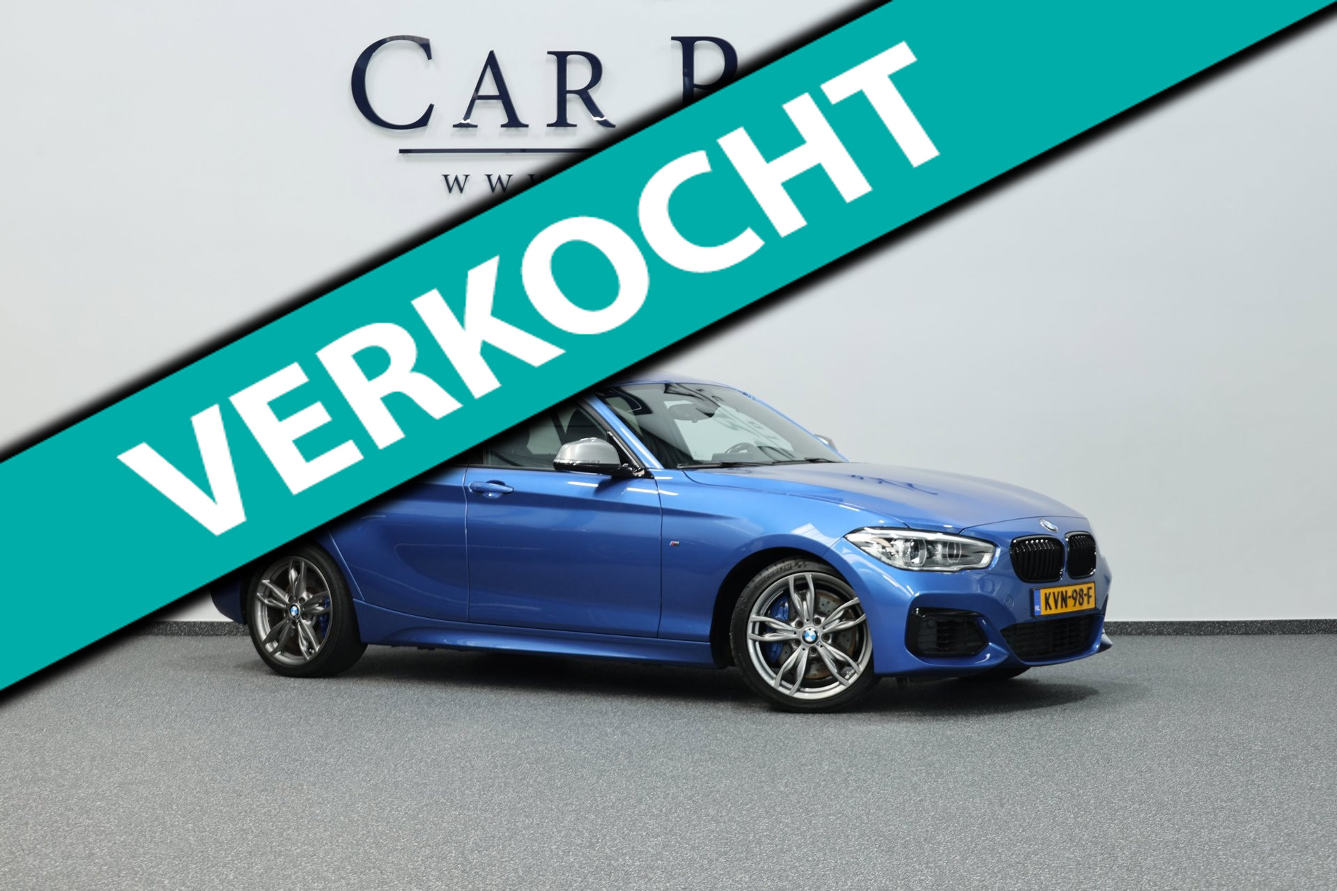 BMW 1-serie M135i 327+PK LED/SCHUIFDAK/ALCANTARA+S.VERWARMING/LMV/PDC/CRUISE/ECC/12 MND GARANTIE! 2015 - voorkant