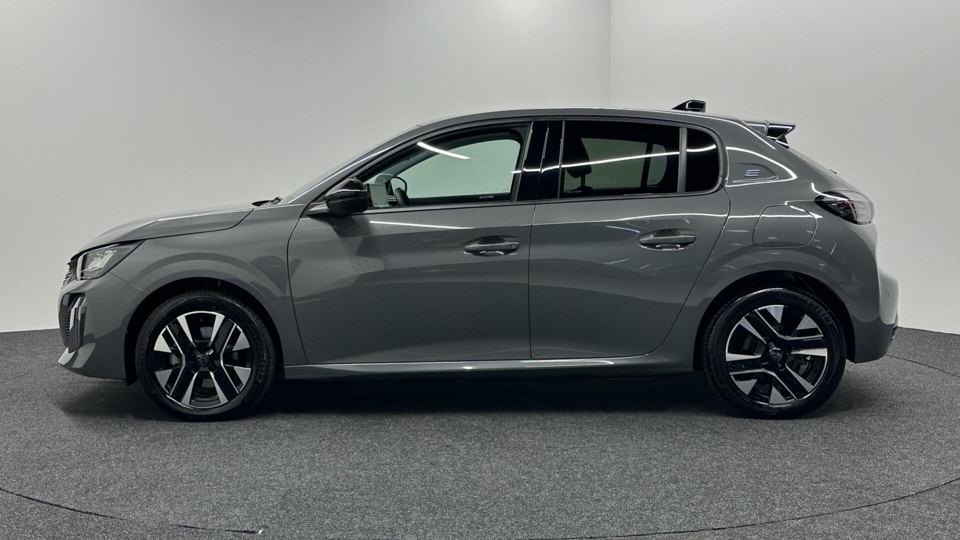 Foto van Peugeot E-208