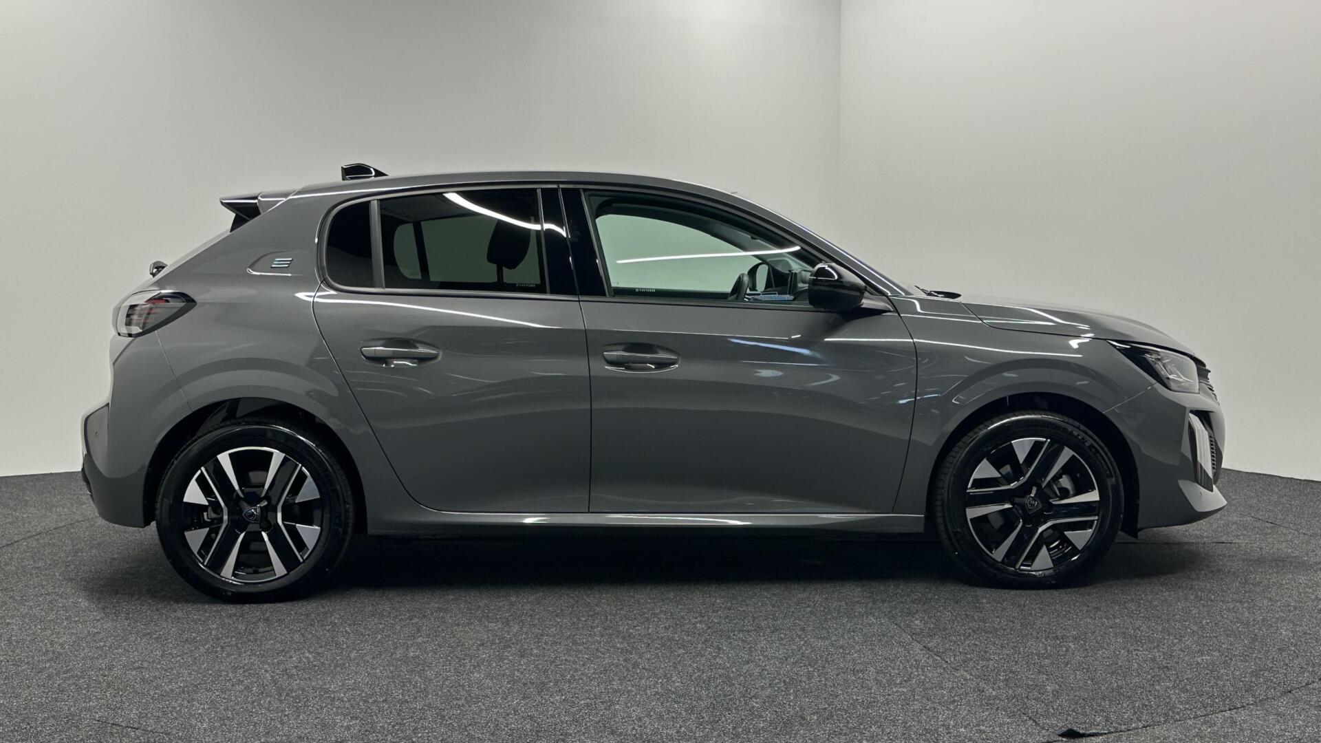 Foto van Peugeot E-208