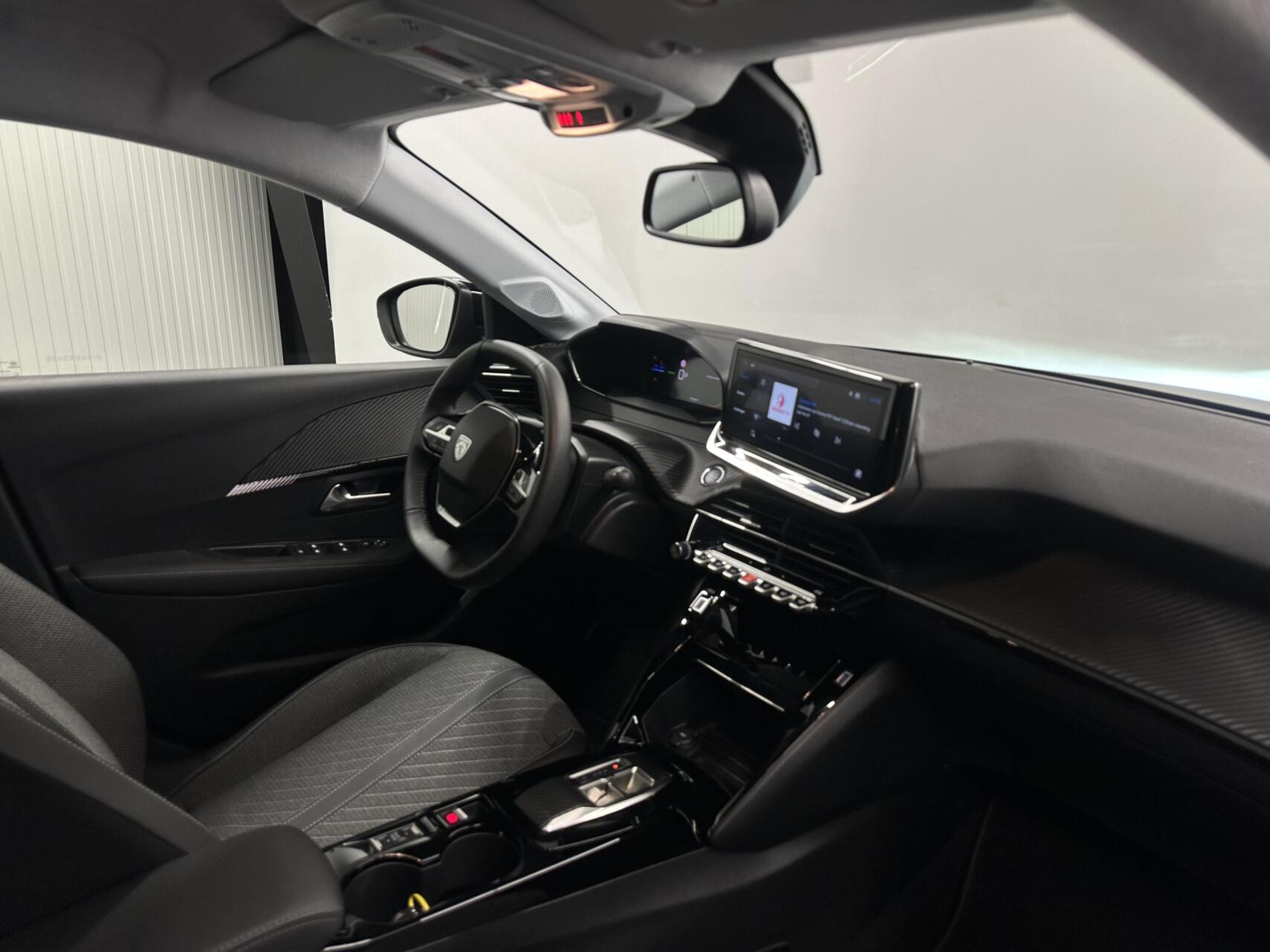 Foto van Peugeot E-208