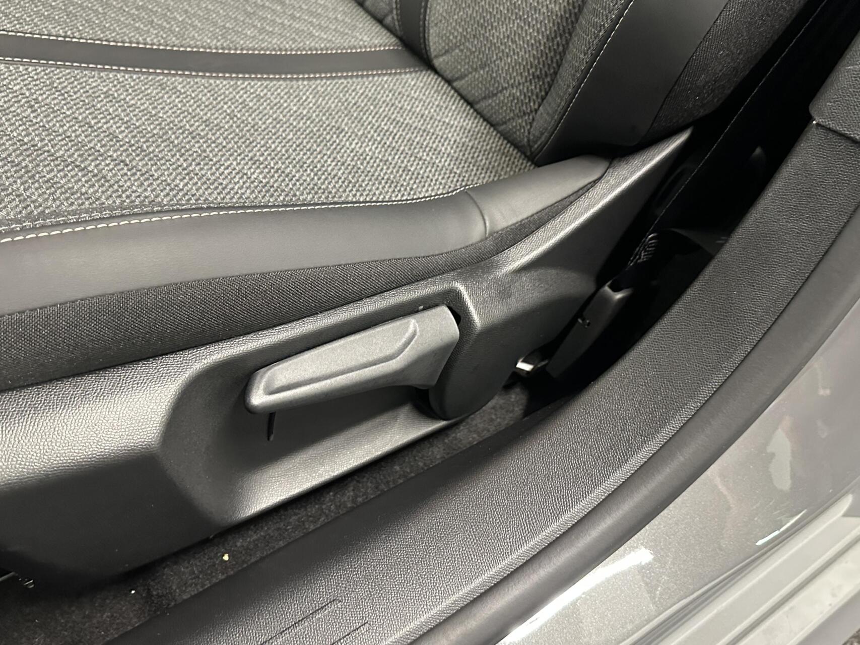 Foto van Peugeot E-208