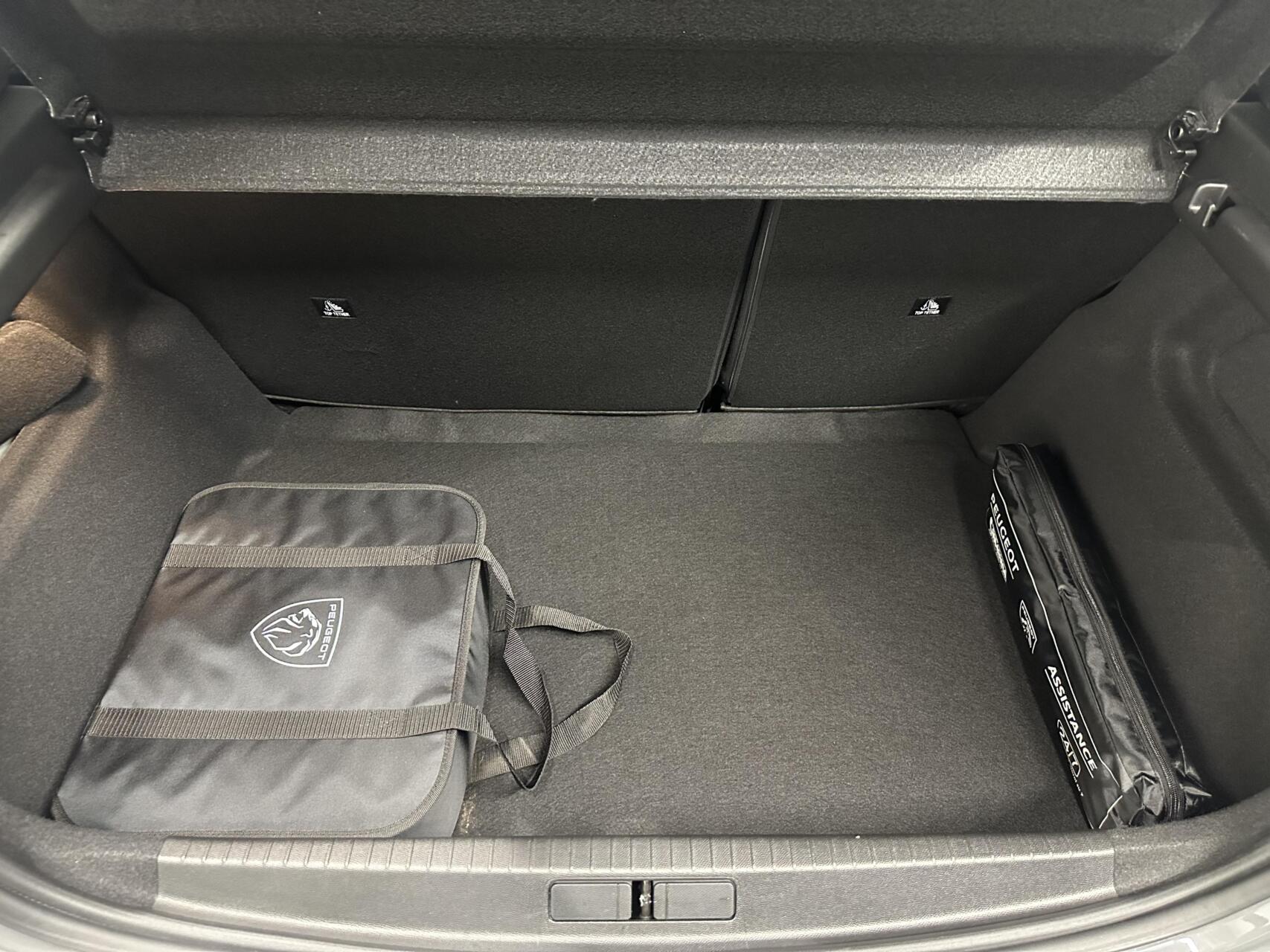 Foto van Peugeot E-208