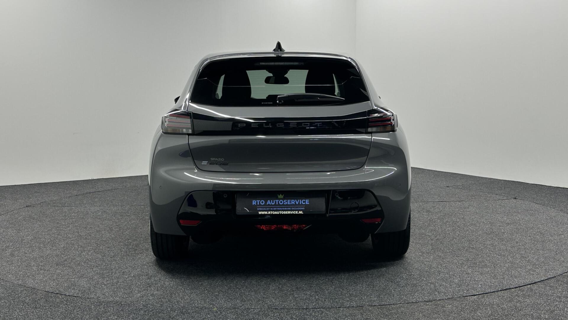 Foto van Peugeot E-208
