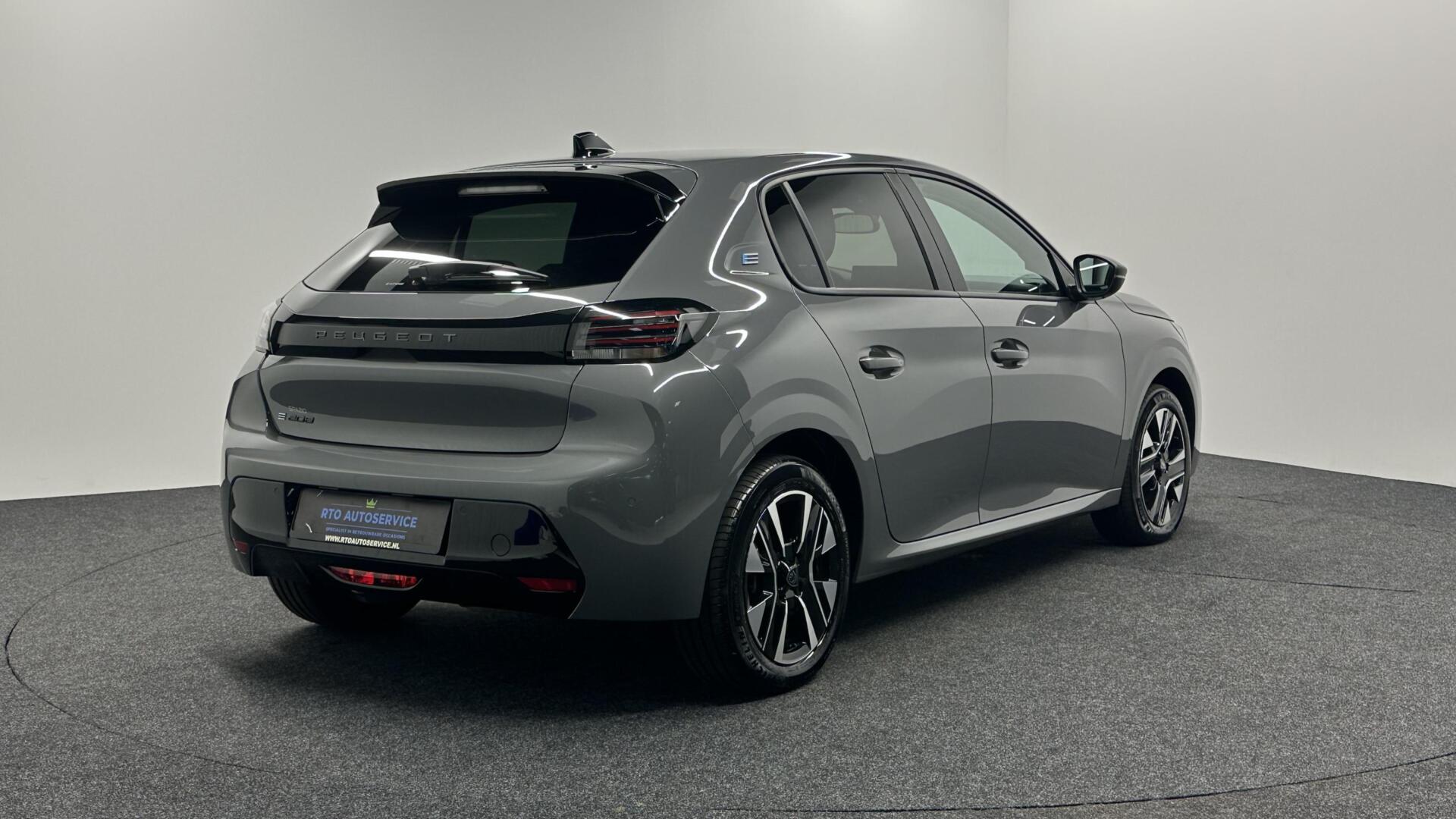 Foto van Peugeot E-208
