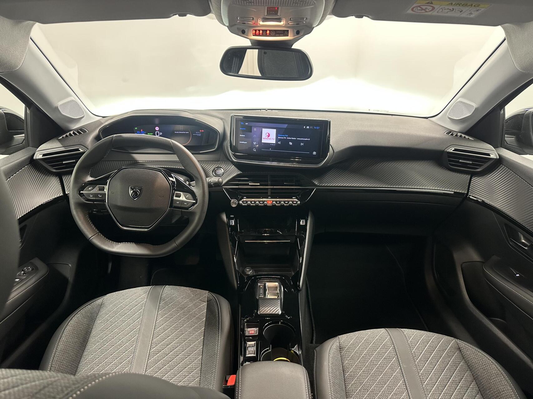 Foto van Peugeot E-208