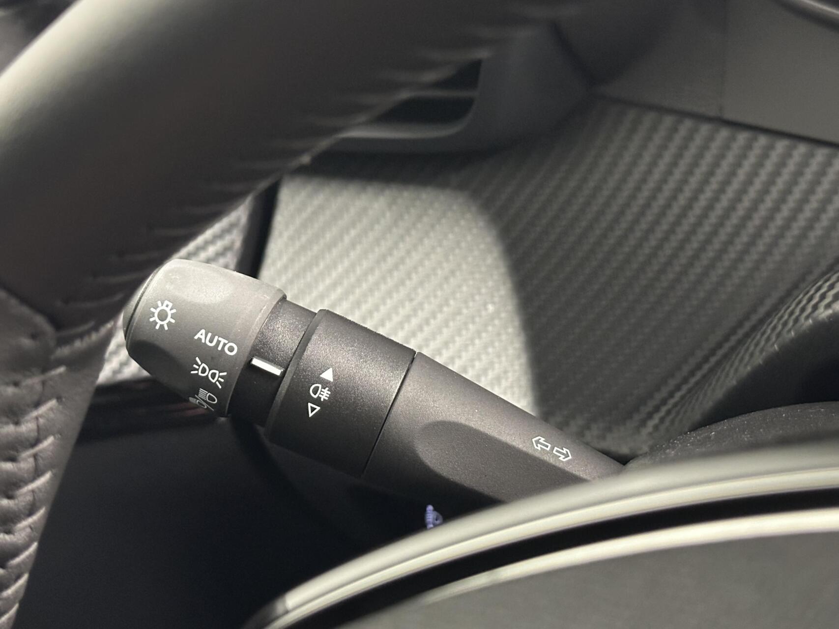 Foto van Peugeot E-208