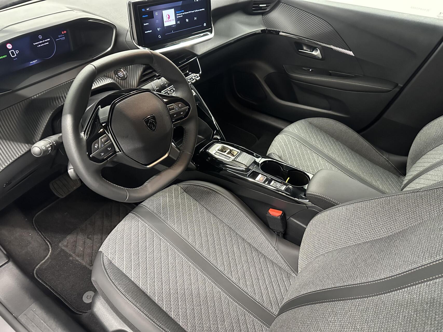 Foto van Peugeot E-208