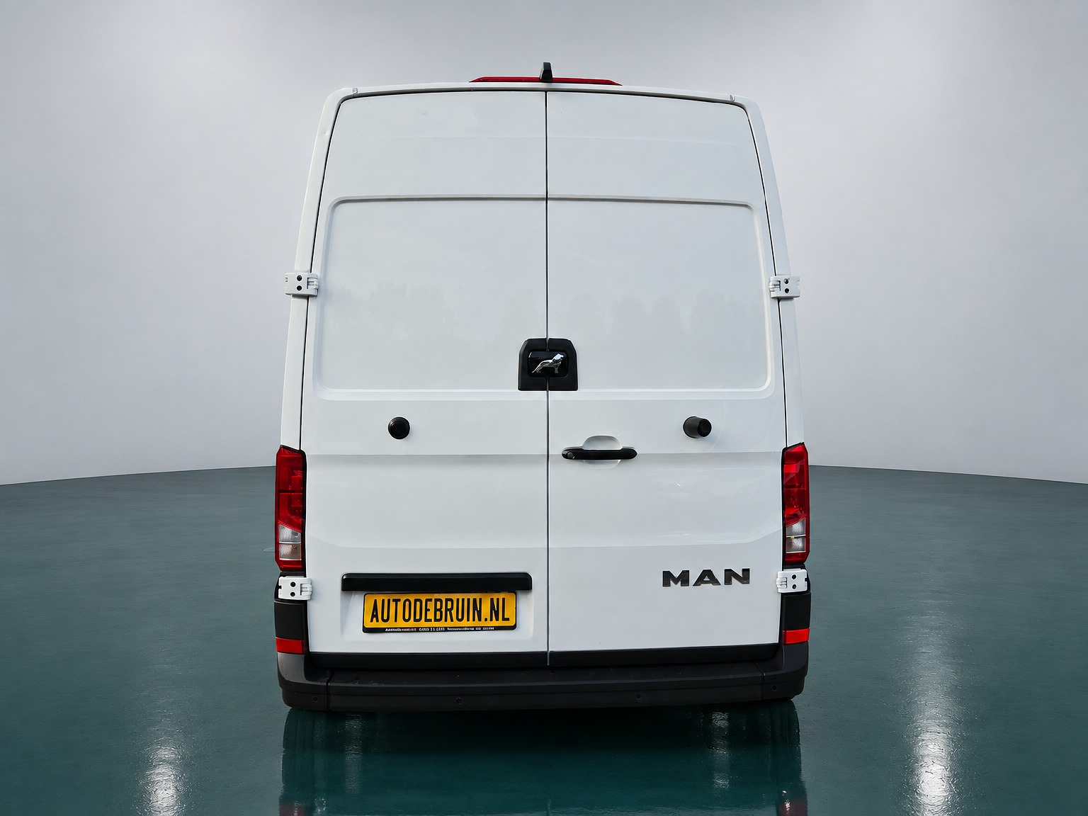 Foto van Man Tge