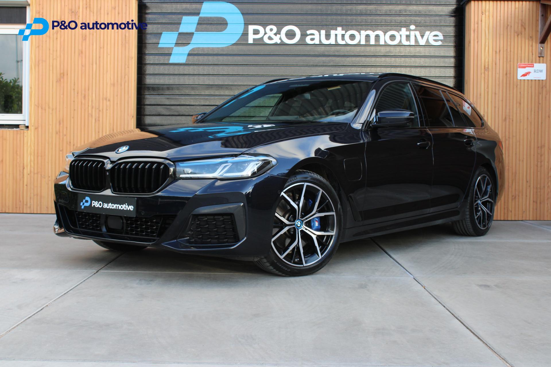 BMW 5-serie Touring 530e xDrive M ZETEL | H/K | LASER | PANO 2023 - voorkant