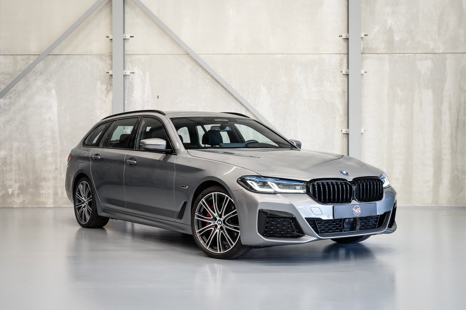 BMW 5-serie Touring 530e xDrive | SOH 100% | 360 camera | 20 inch | M-Sport Pro | HUD | Laser | Harman Kardon | DDC 2022 - voorkant