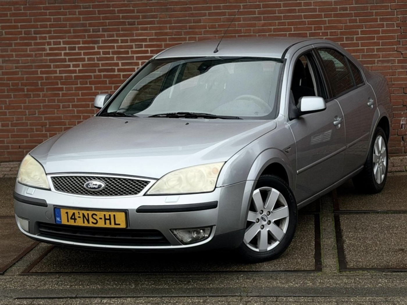 Ford Mondeo 1.8-16V First Ed. |Airco |CruiseC |Nwe APK 2004 - voorkant