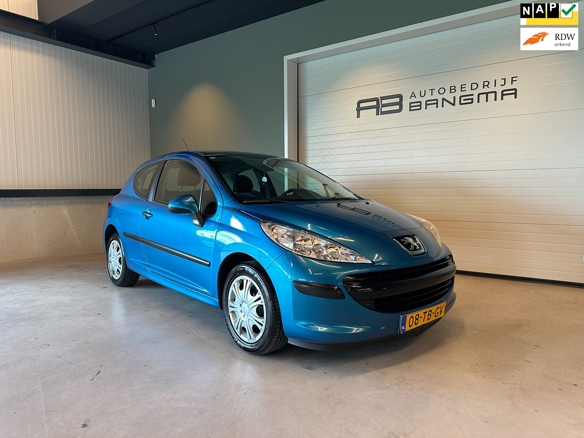 Peugeot 207 1.4-16V 3-DEURS XR-uitv|TREKHAAK|ISOFIX|STUURBEKRACHTIGING|nwe APK + O.H.BEURT + nwe DISTRIBUTIERIEM BIJ AFLEVERING 2006 - voorkant