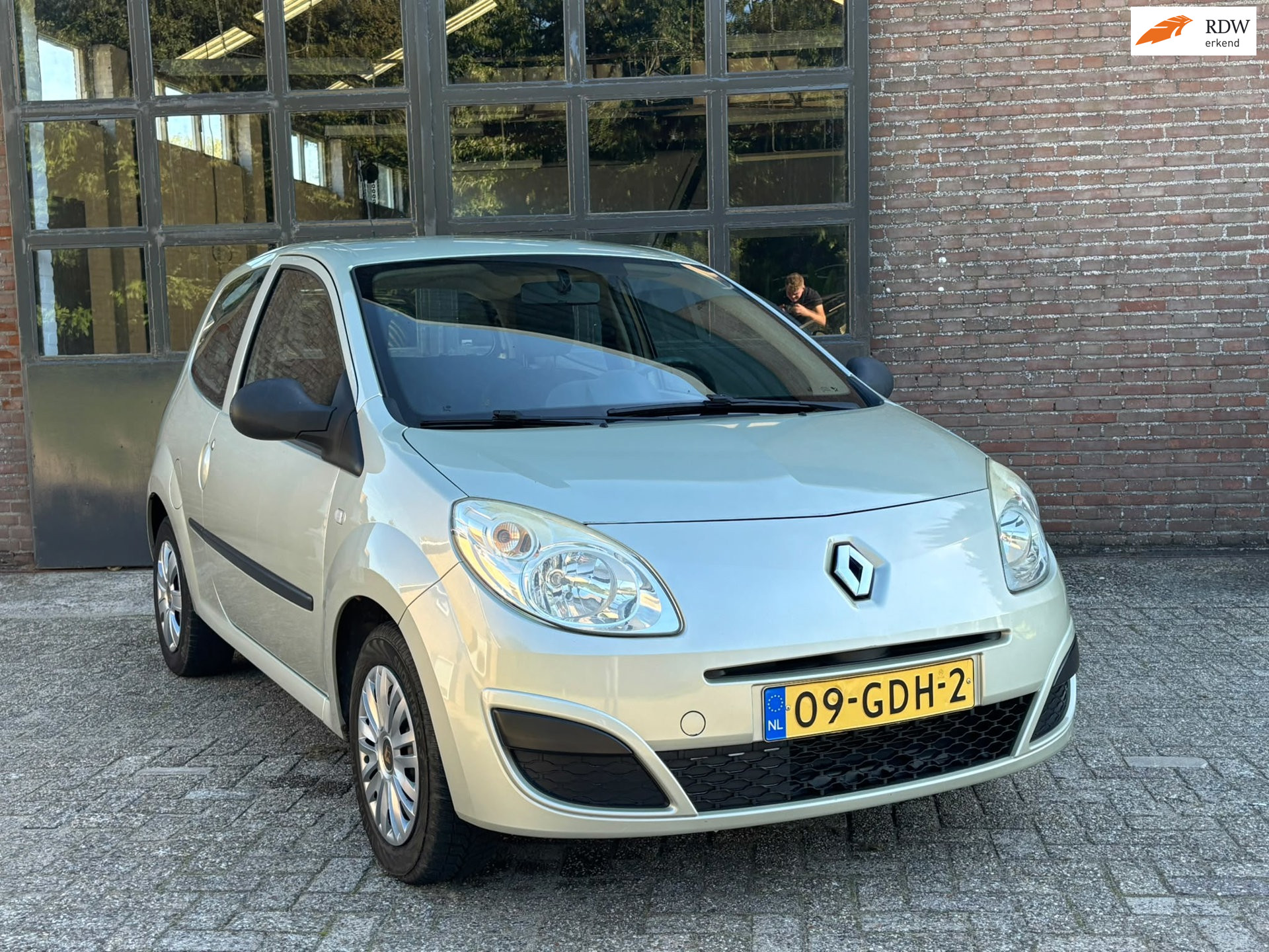 Renault Twingo 1.2 Authentique airco / trekhaak / apk 2008 - voorkant