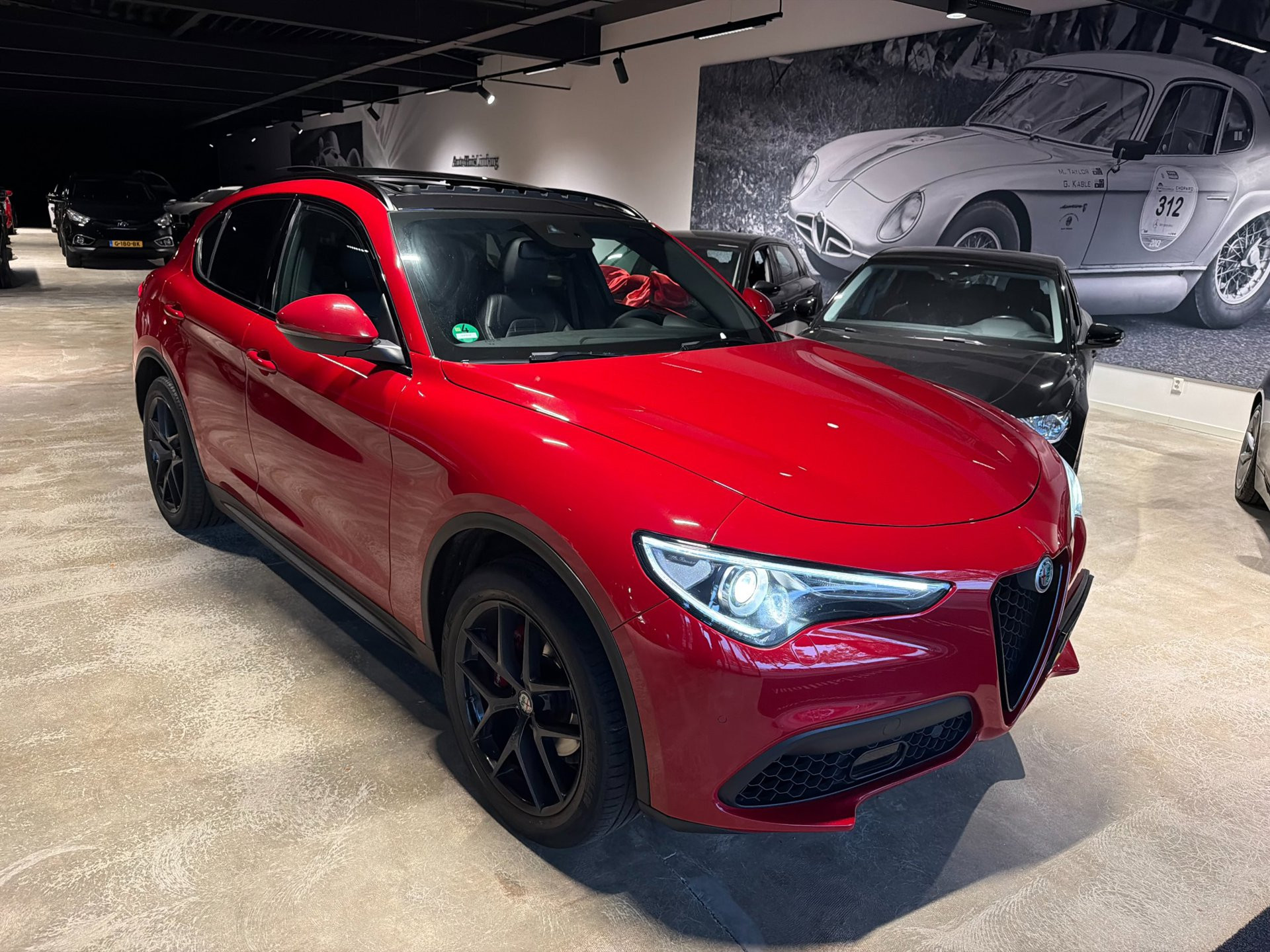 Alfa Romeo Stelvio 2.0 T AWD Special Edition|280PK|Veloce Stoelen|Rood|Pano|Camera|Nav|Trekhaak 2018 - voorkant